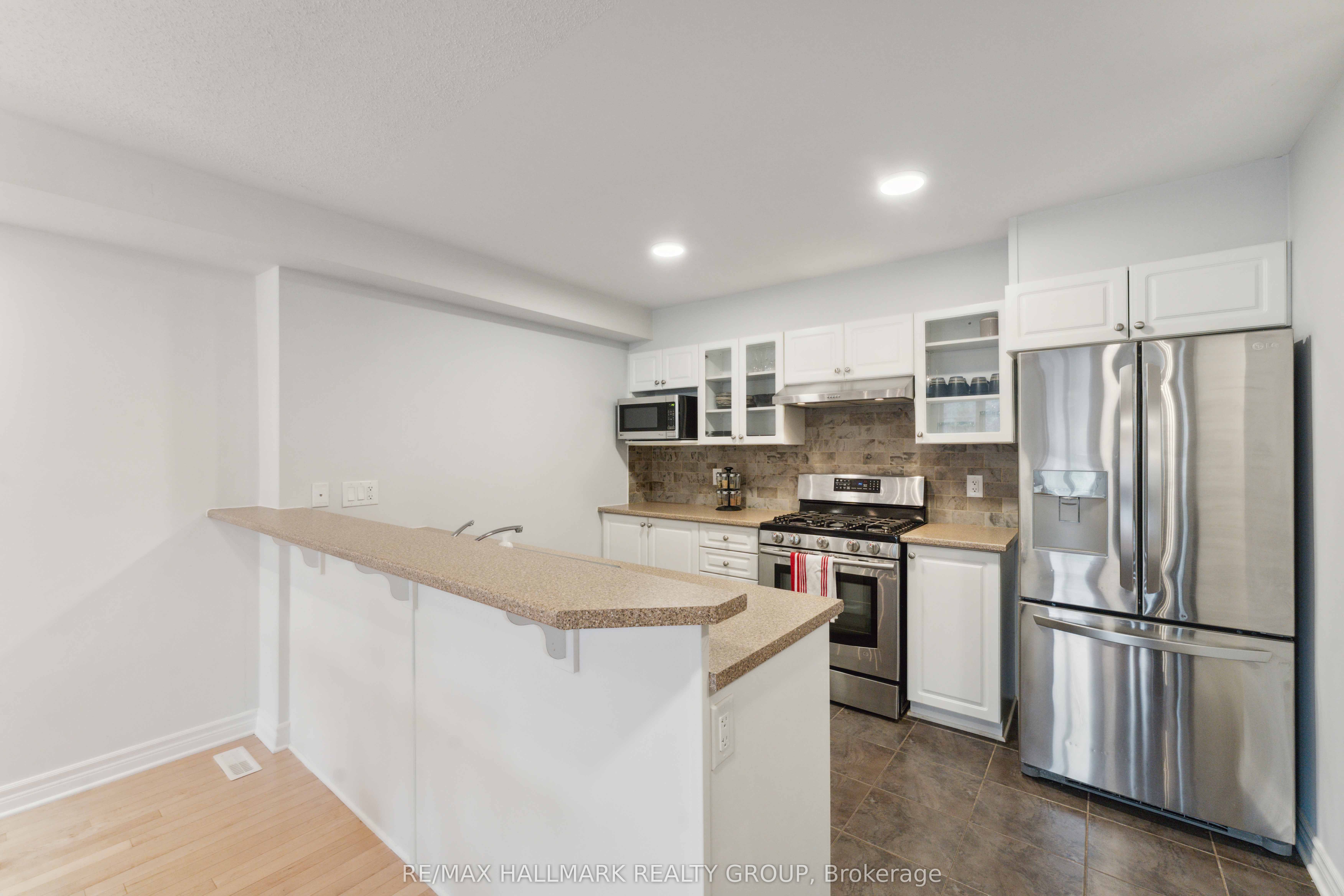 293a Titanium Private Property Photo 9