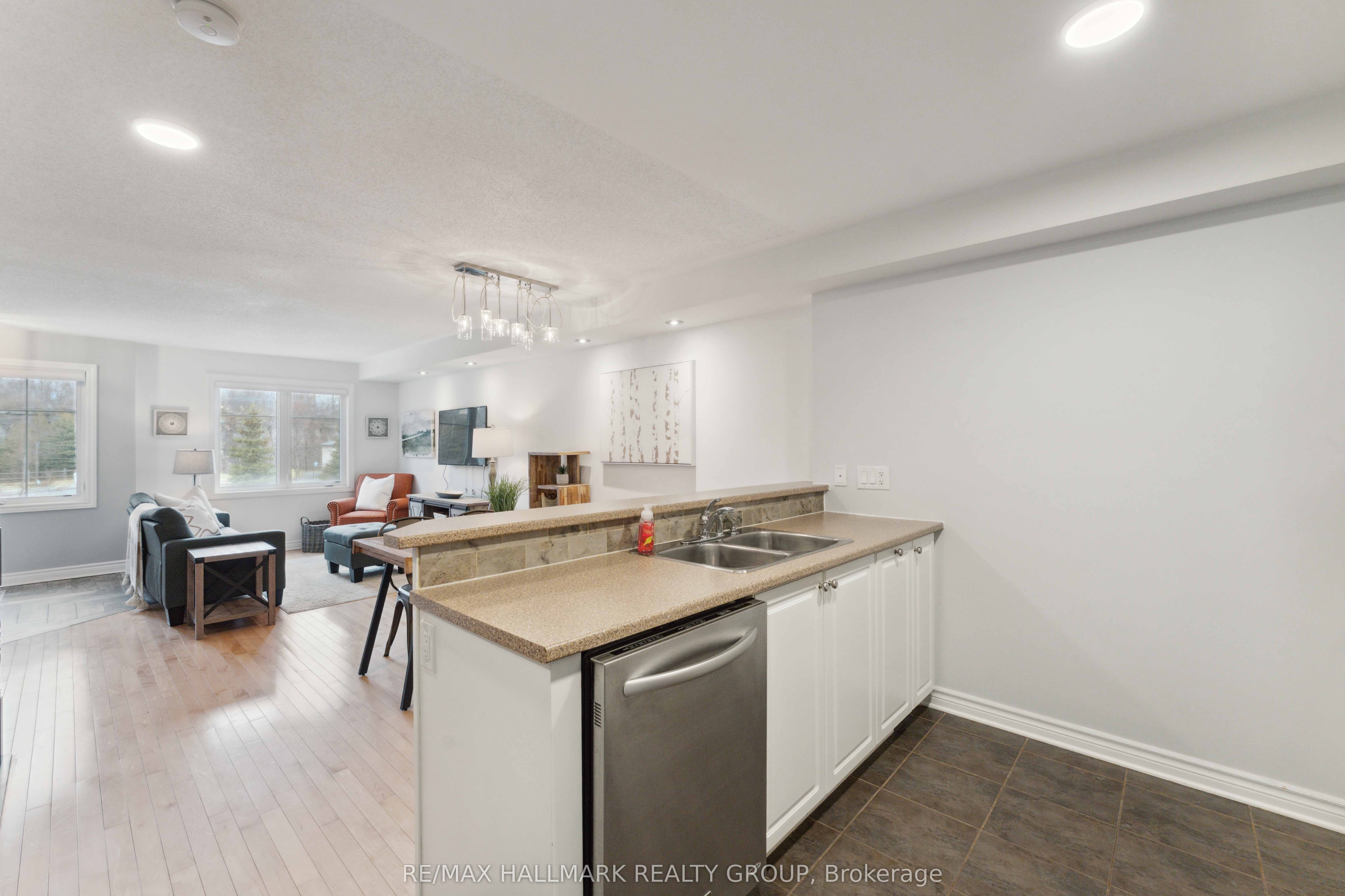 293a Titanium Private Property Photo 10