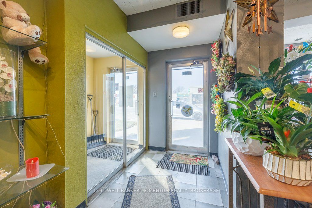 5144-5146 Victoria Avenue Property Photo 8