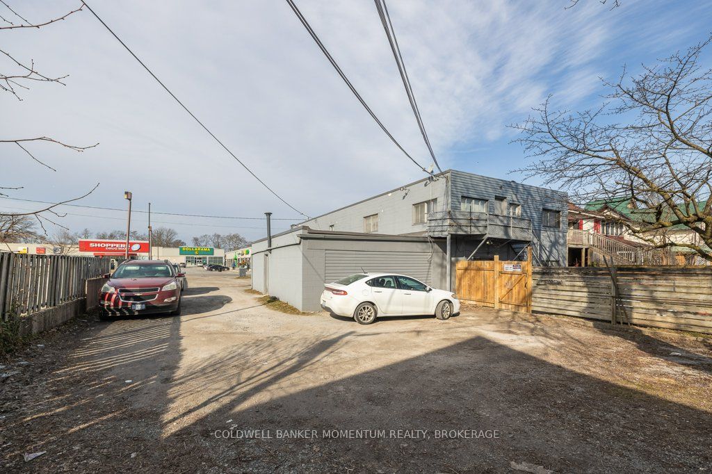 5144-5146 Victoria Avenue Property Photo 16