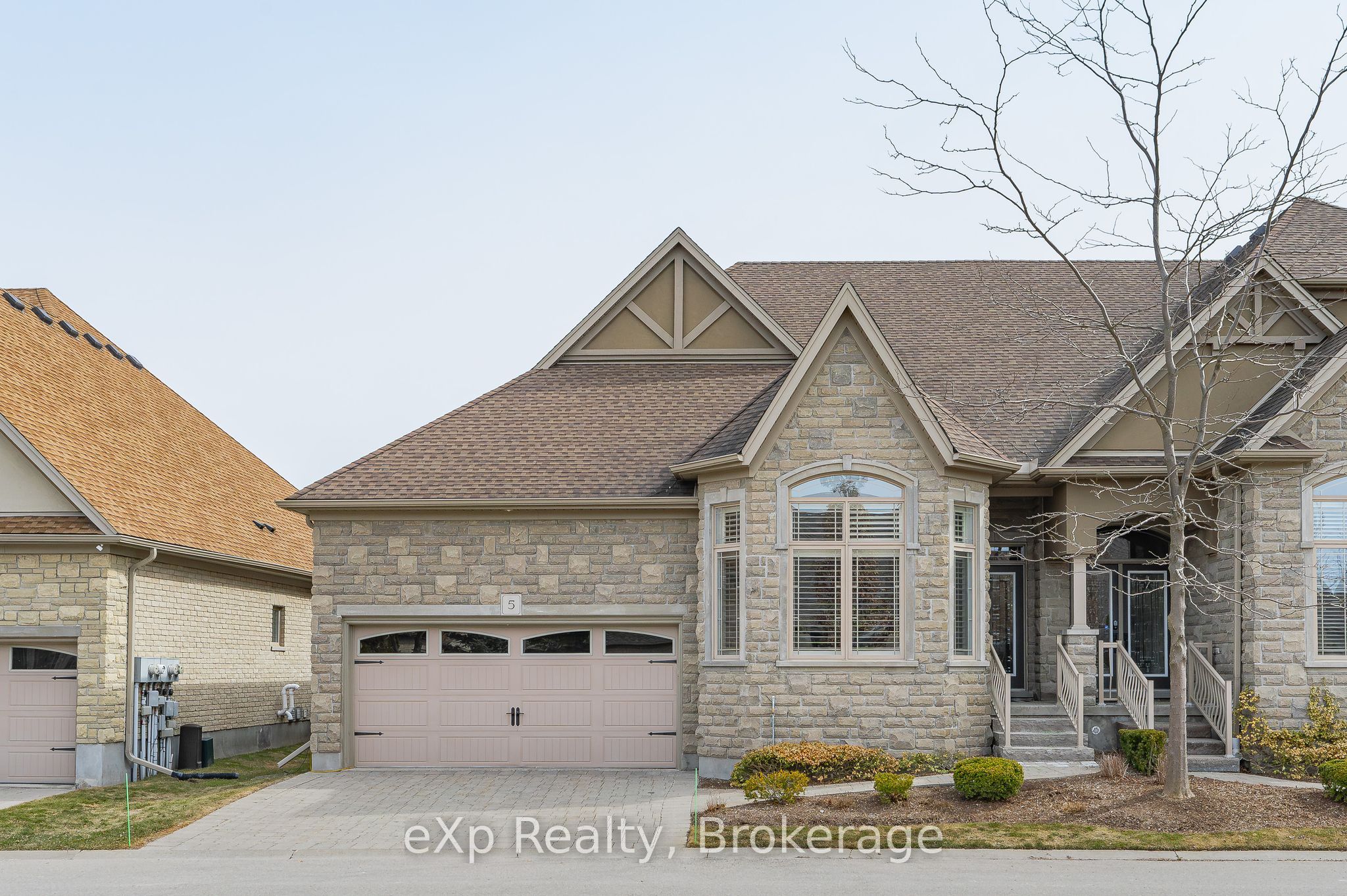 #5 - 19 Simmonds Drive Property Photo 1