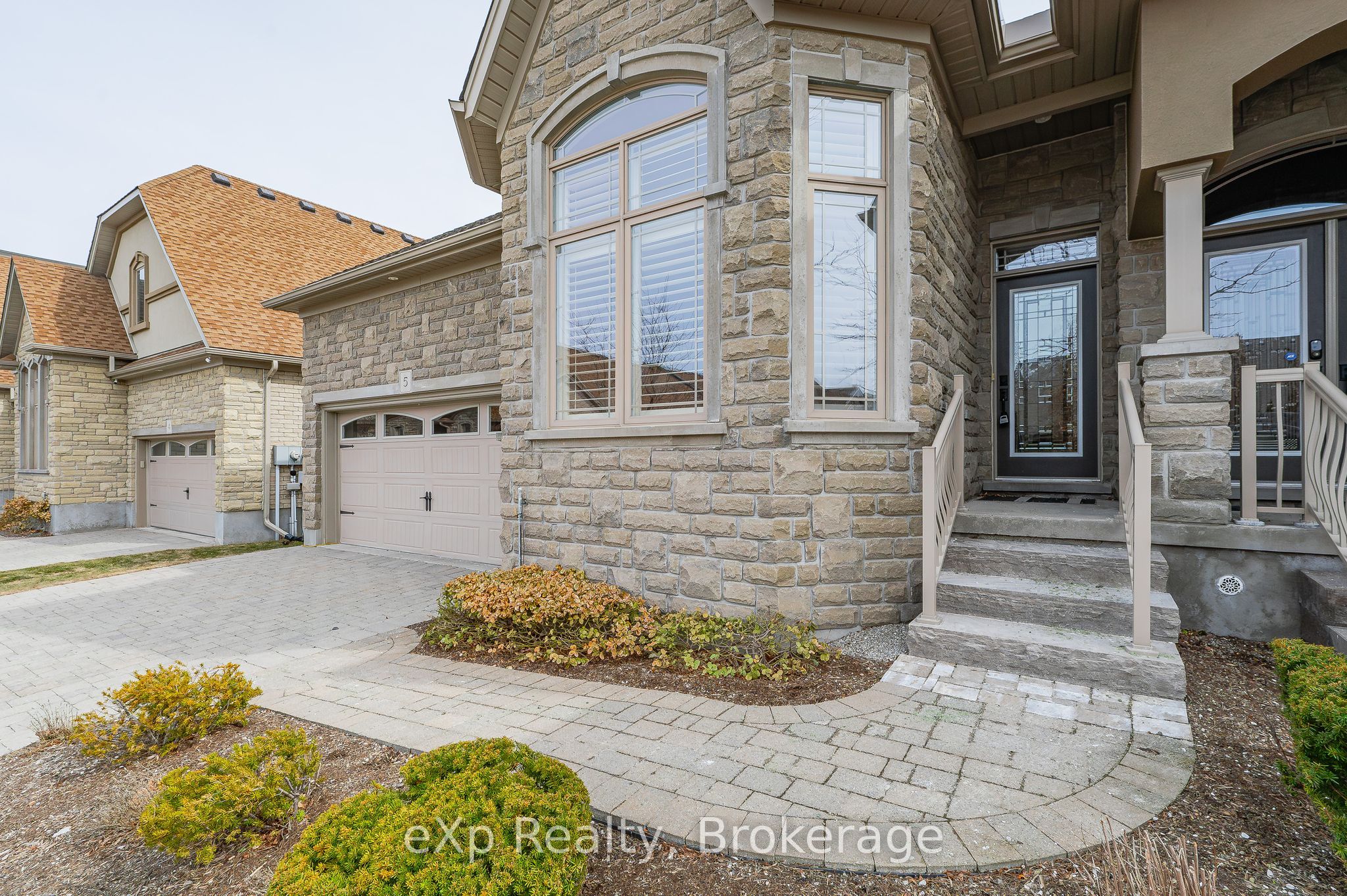 #5 - 19 Simmonds Drive Property Photo 2