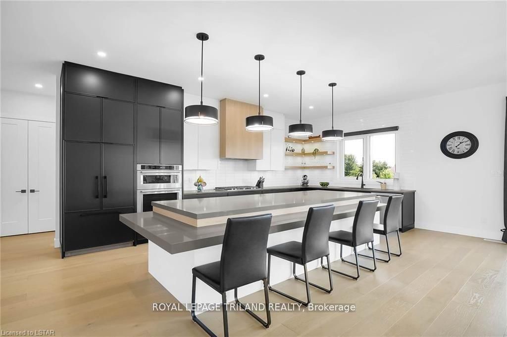 7353 Silver Creek Circle Property Photo 3