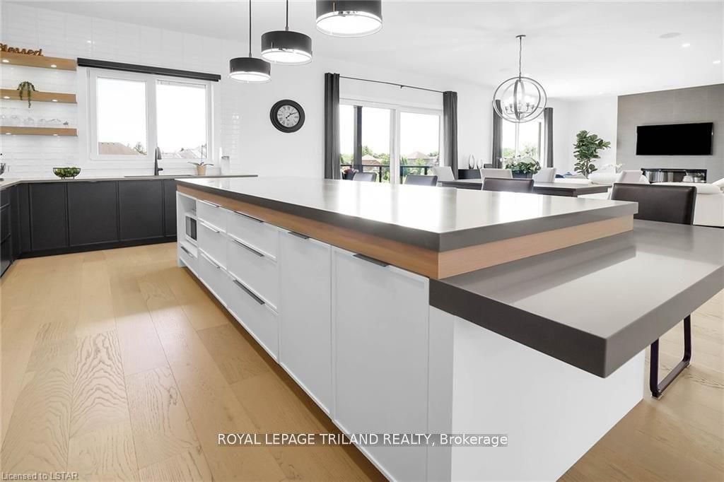 7353 Silver Creek Circle Property Photo 6