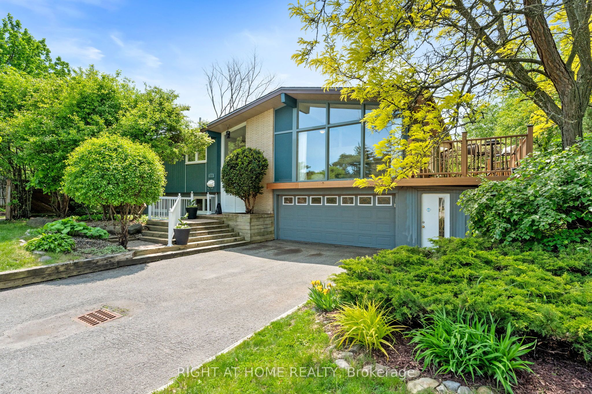 690 Coronation Avenue Property Photo 1