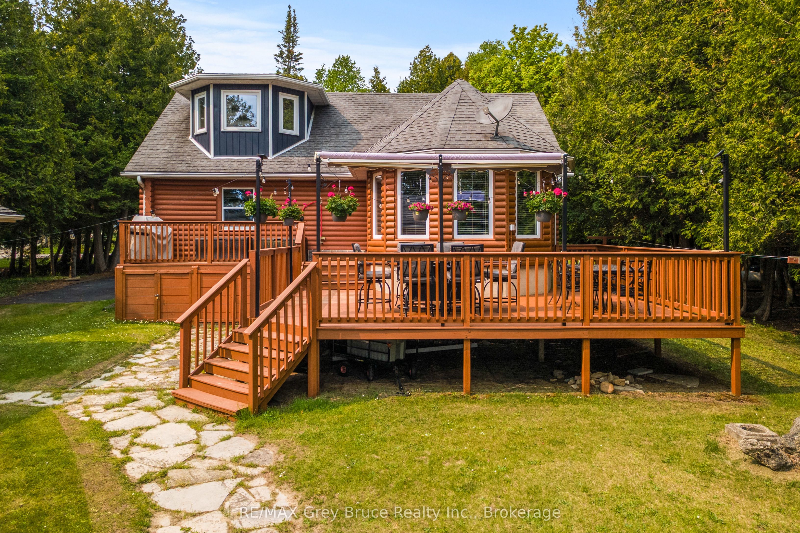 805 Howdenvale Rd Property Photo 1