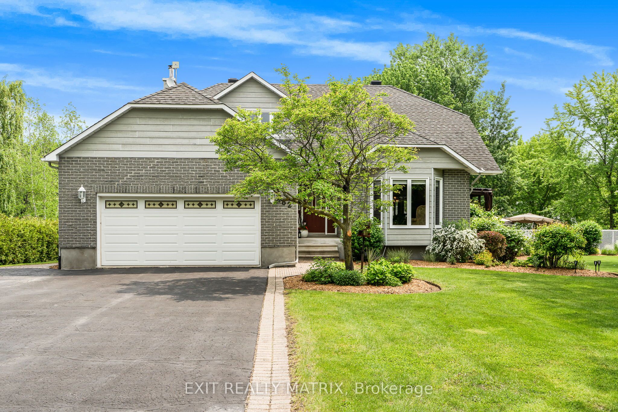 882 Du Castor Road Property Photo 1