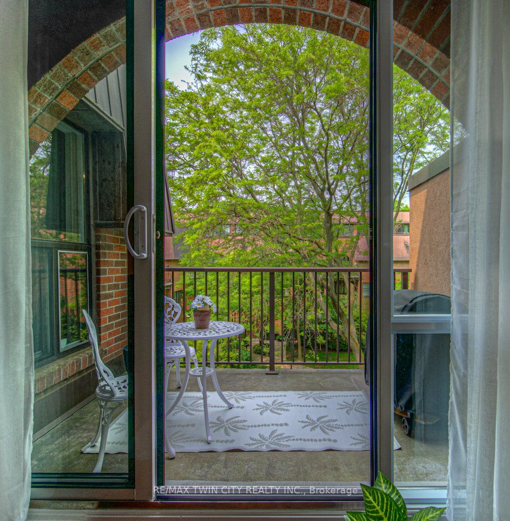 36 Hayhurst Road 367 Property Photo 6