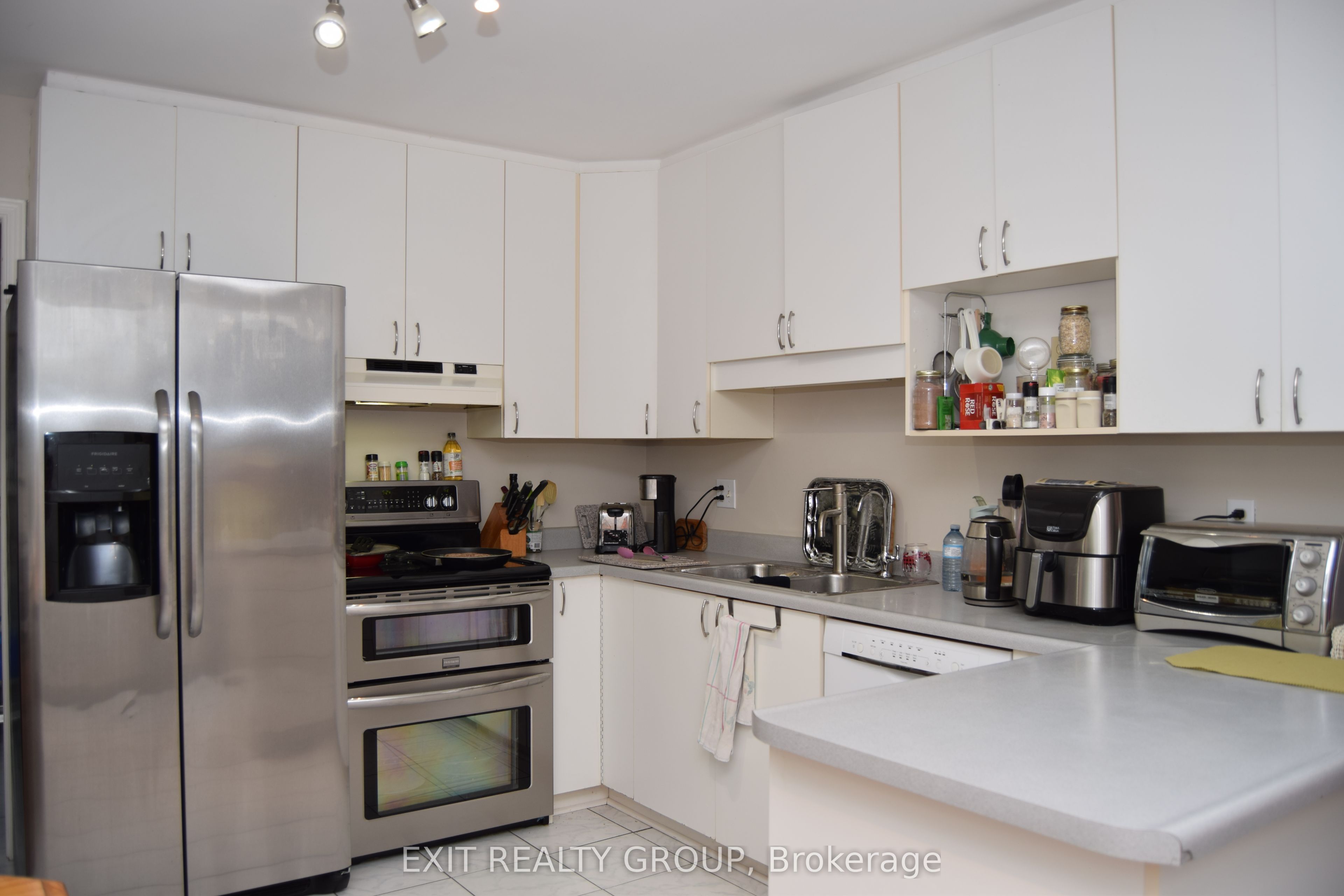 9 Empire Boulevard Property Photo 10