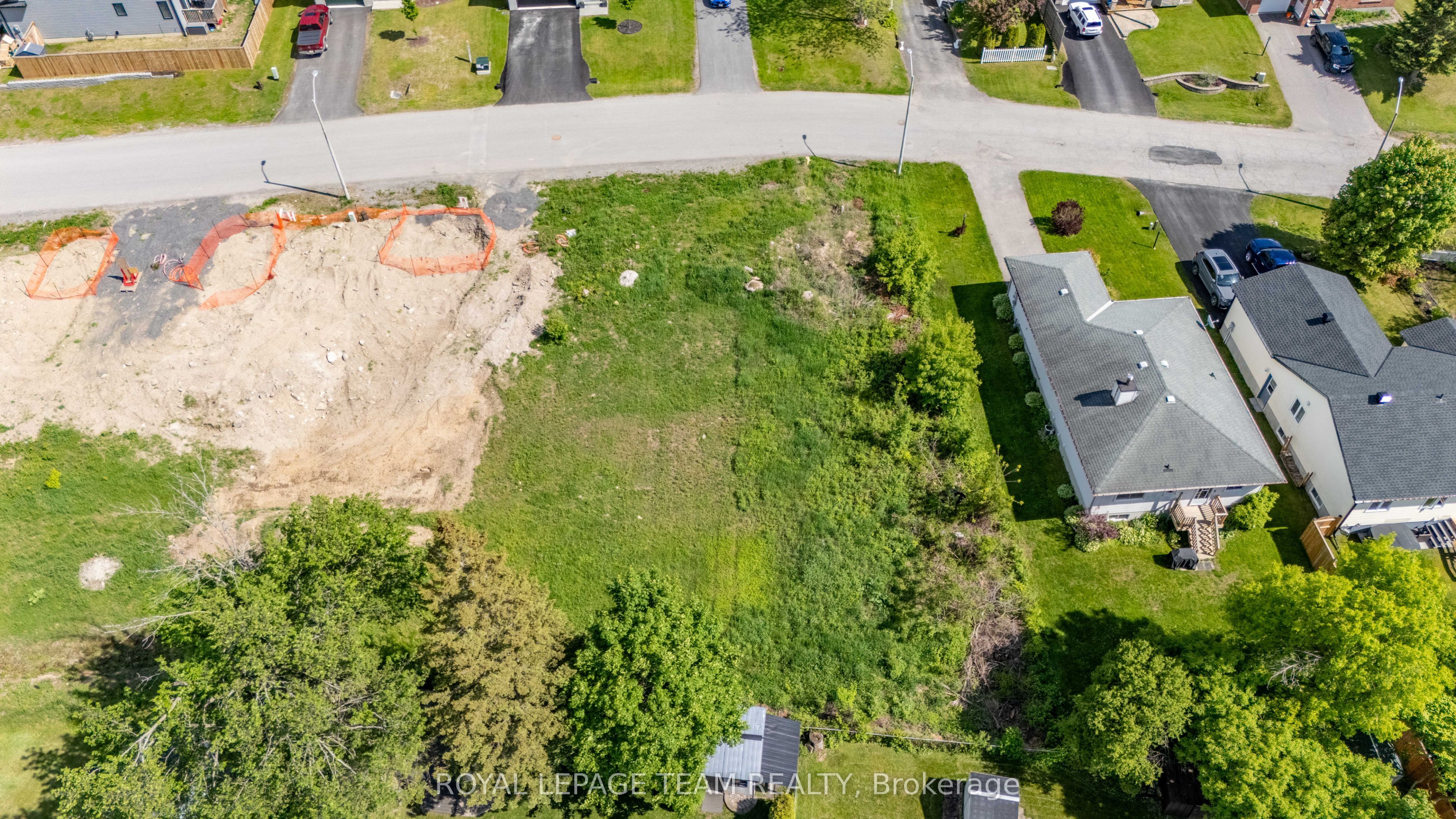 108 Alma St W Property Photo 6