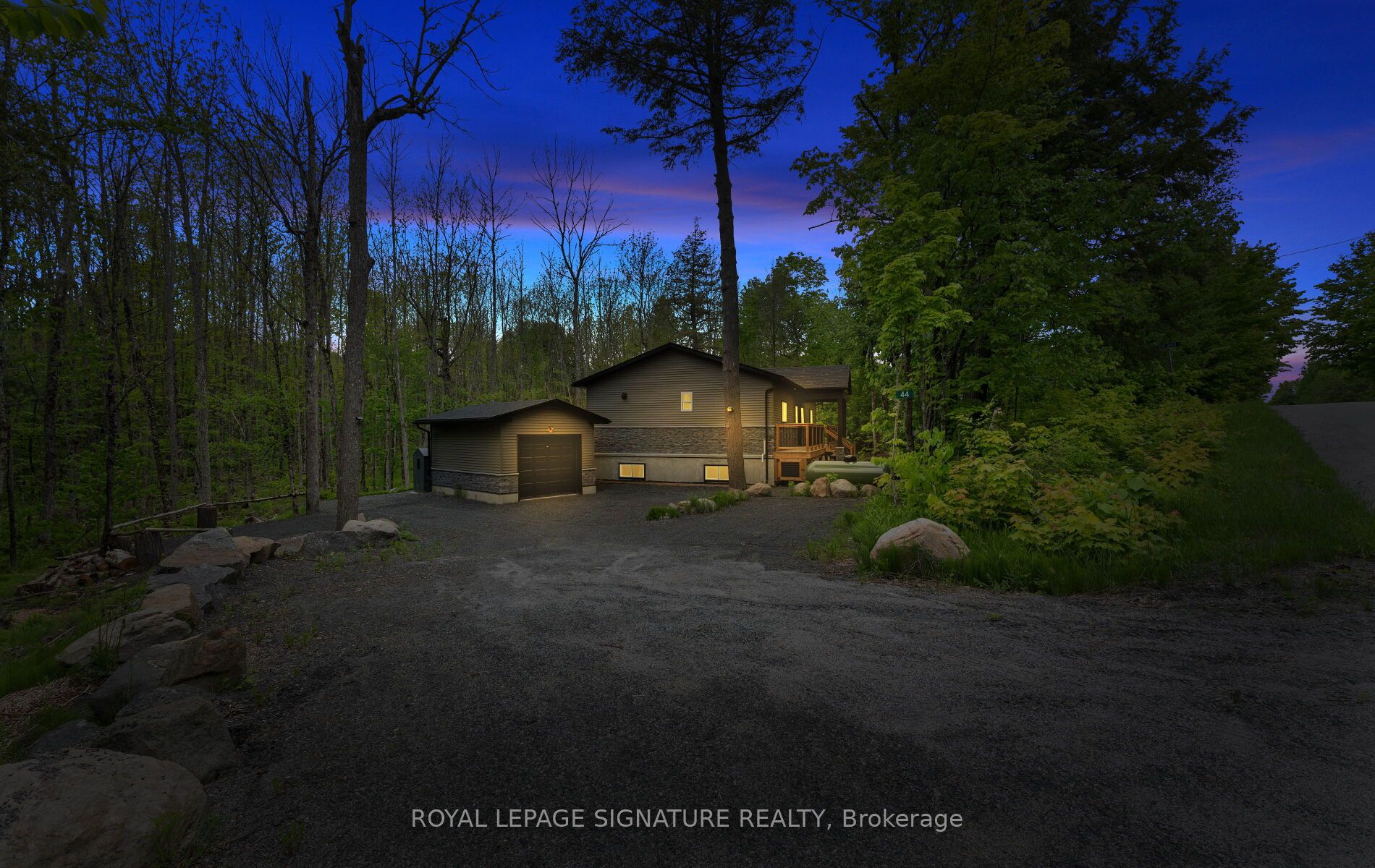 44 Sunnyshore Park Drive Property Photo 1