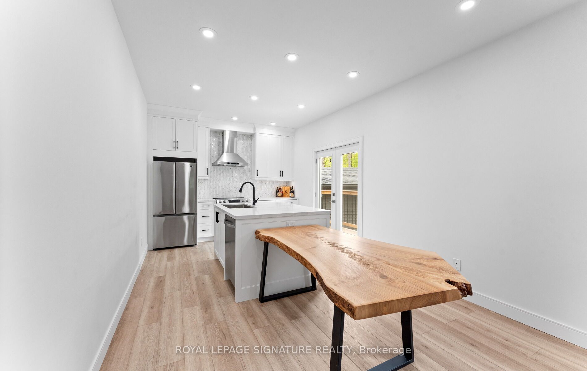 44 Sunnyshore Park Drive Property Photo 11