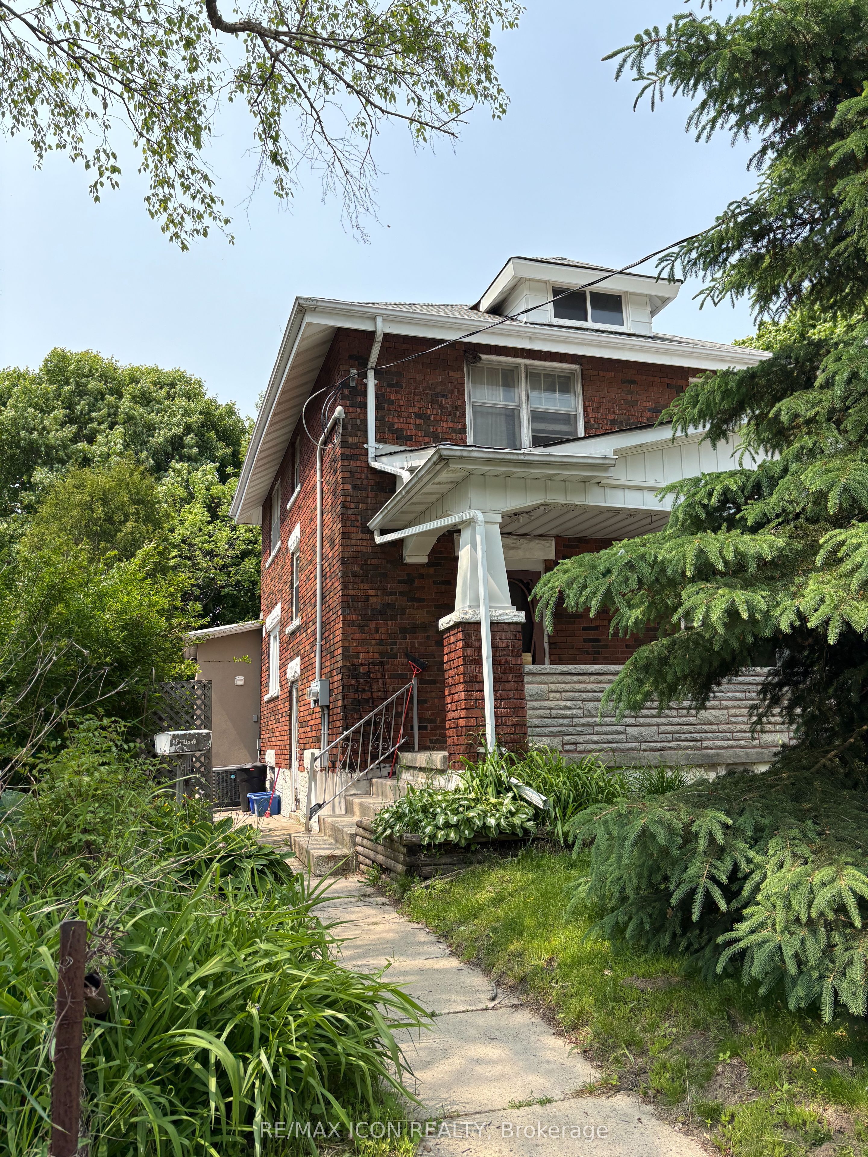 320 Guelph Street Property Photo 5