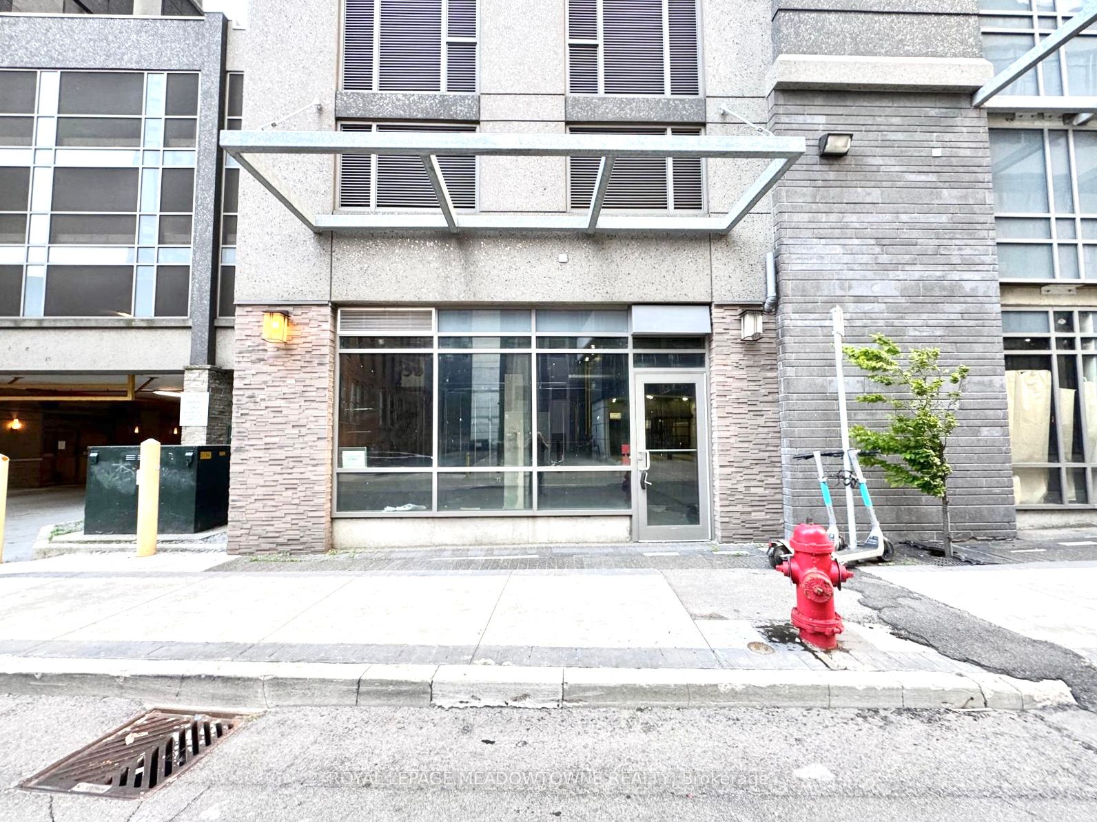 150 Main Street W C5a Property Photo 2