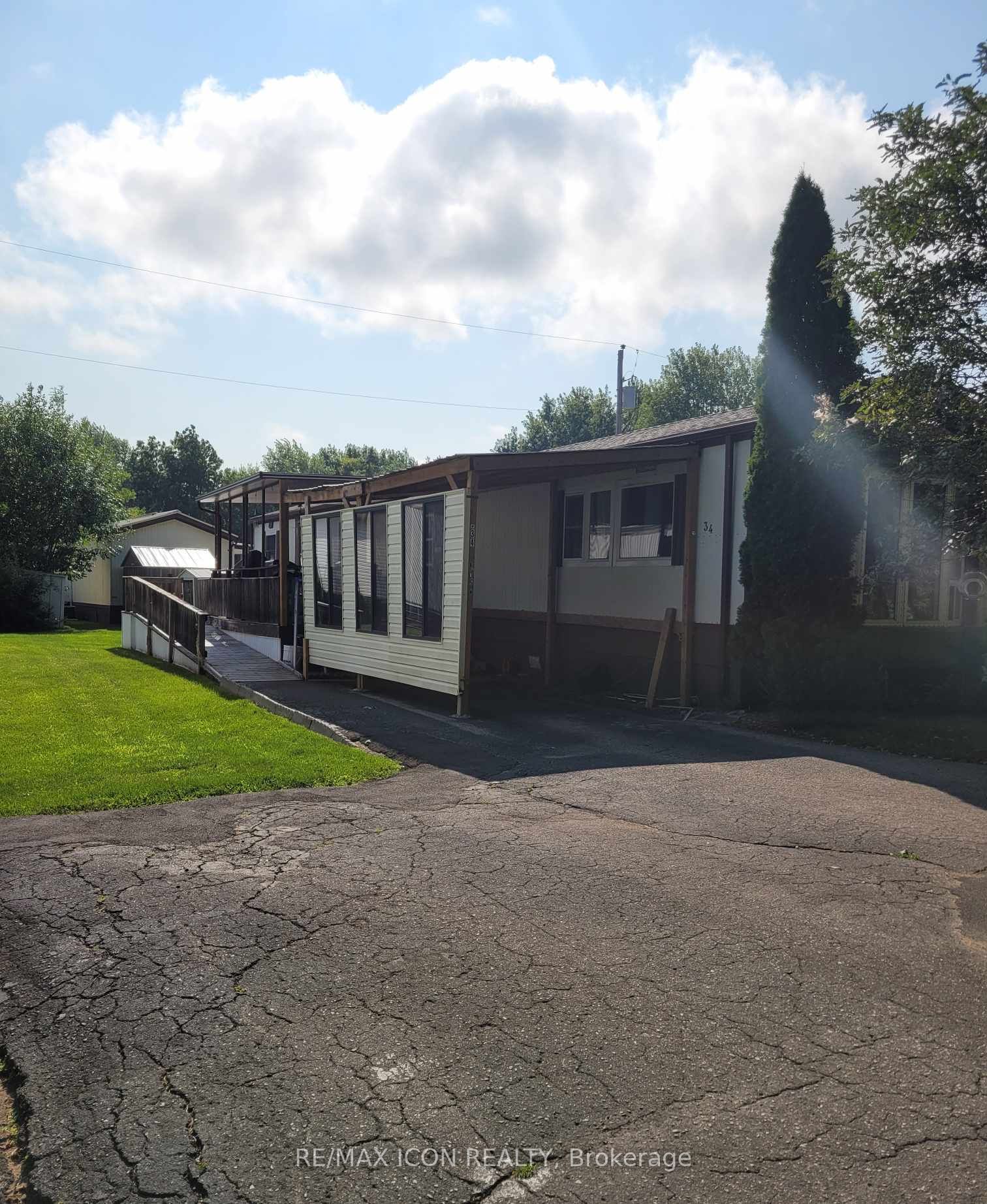 9839 Lake Shore Rd Property Photo 1