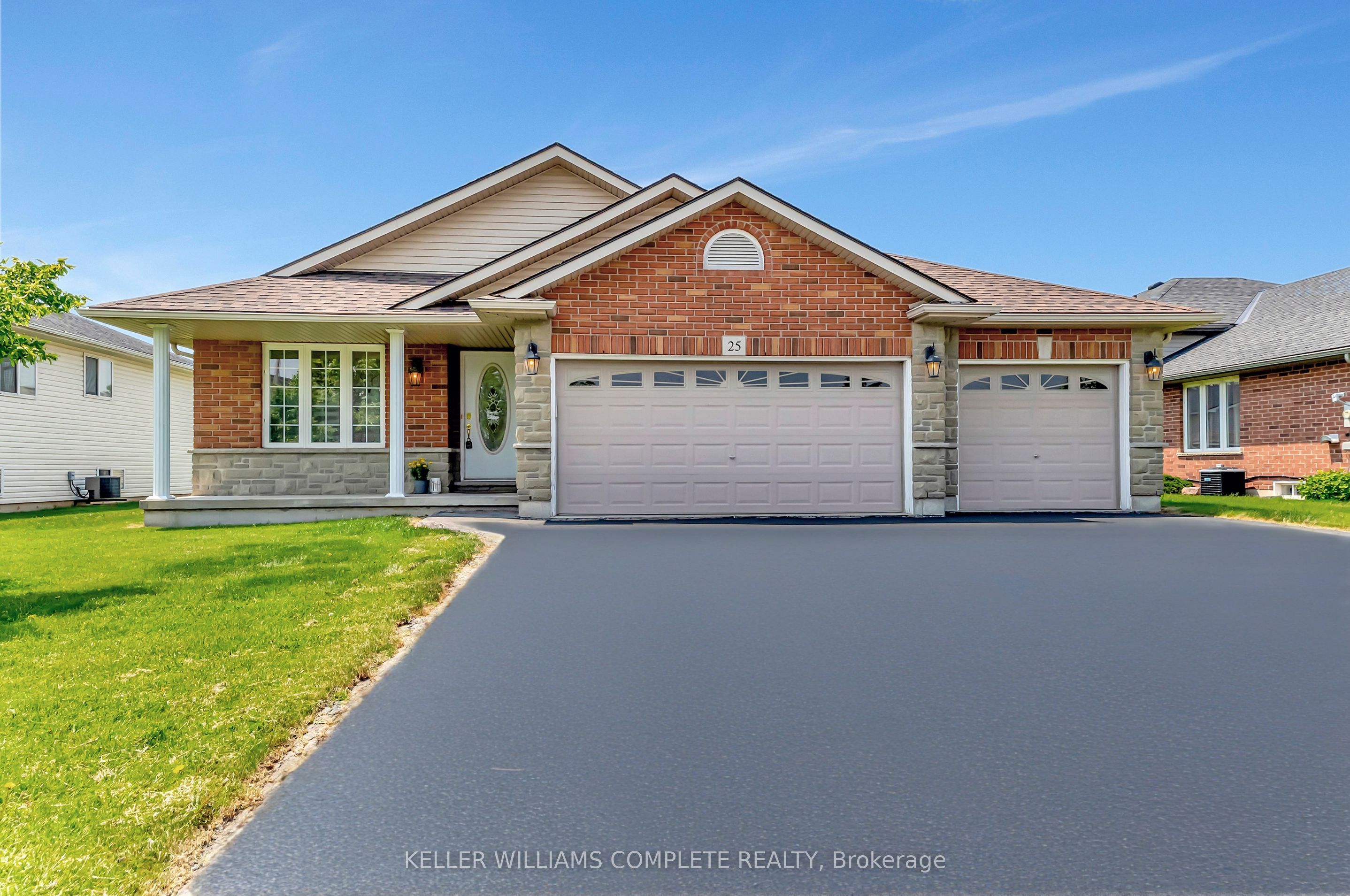 25 Mapleview Dr Property Photo 1