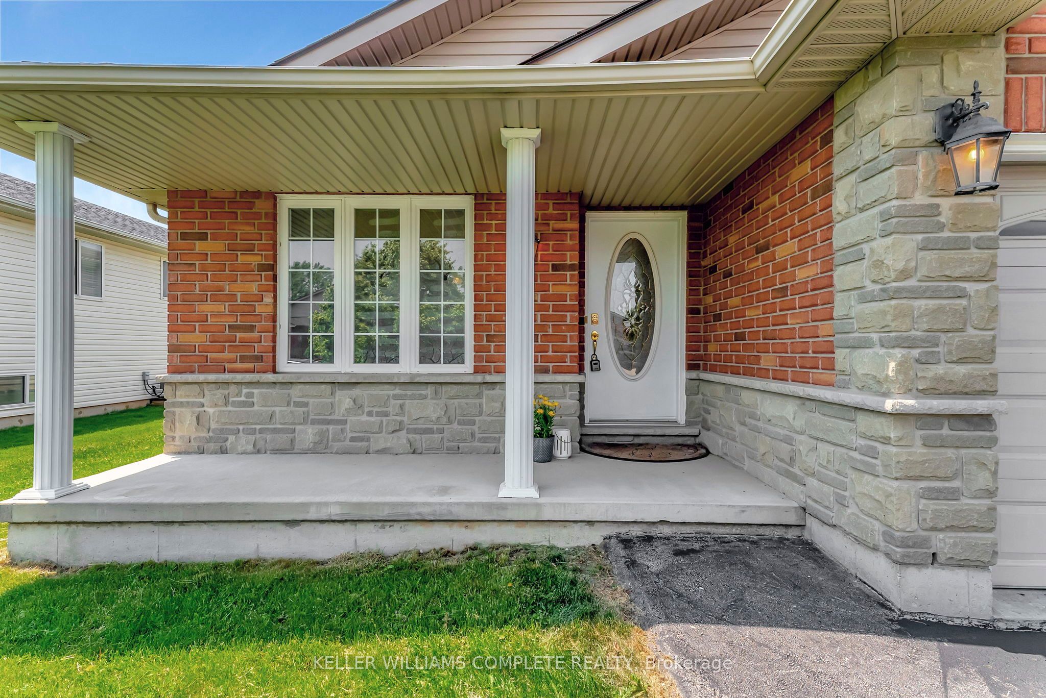 25 Mapleview Drive Property Photo 3