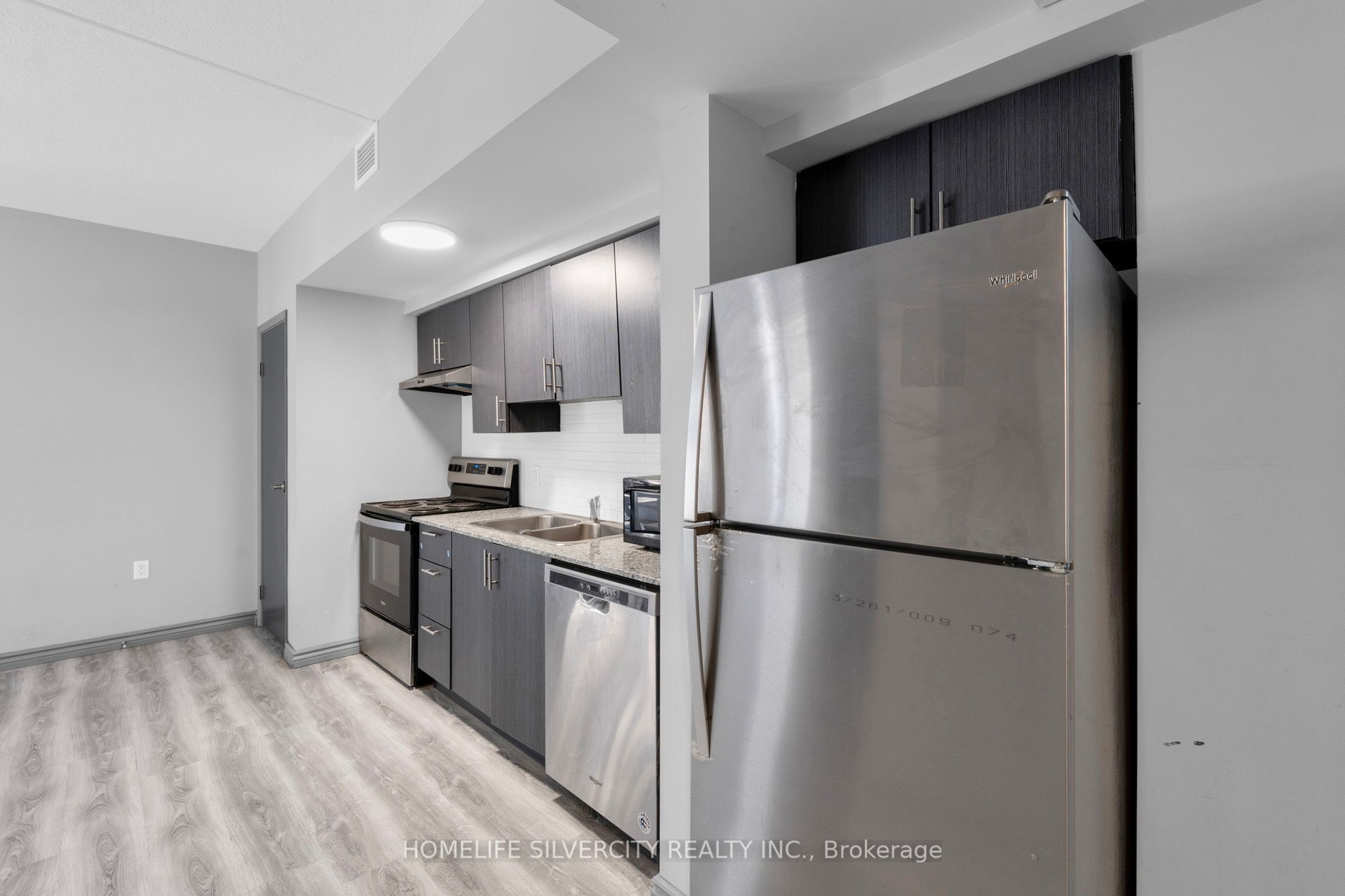 275 Larch Street A405 Property Photo 14