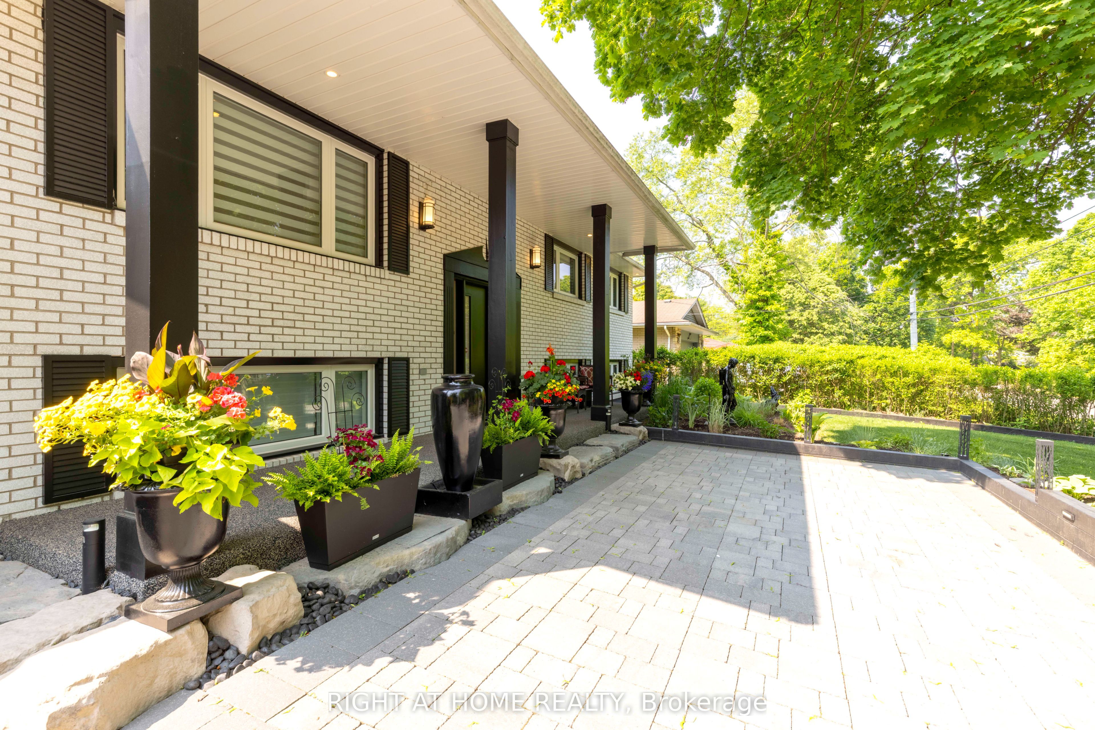 212 Lockhart Drive Property Photo 3