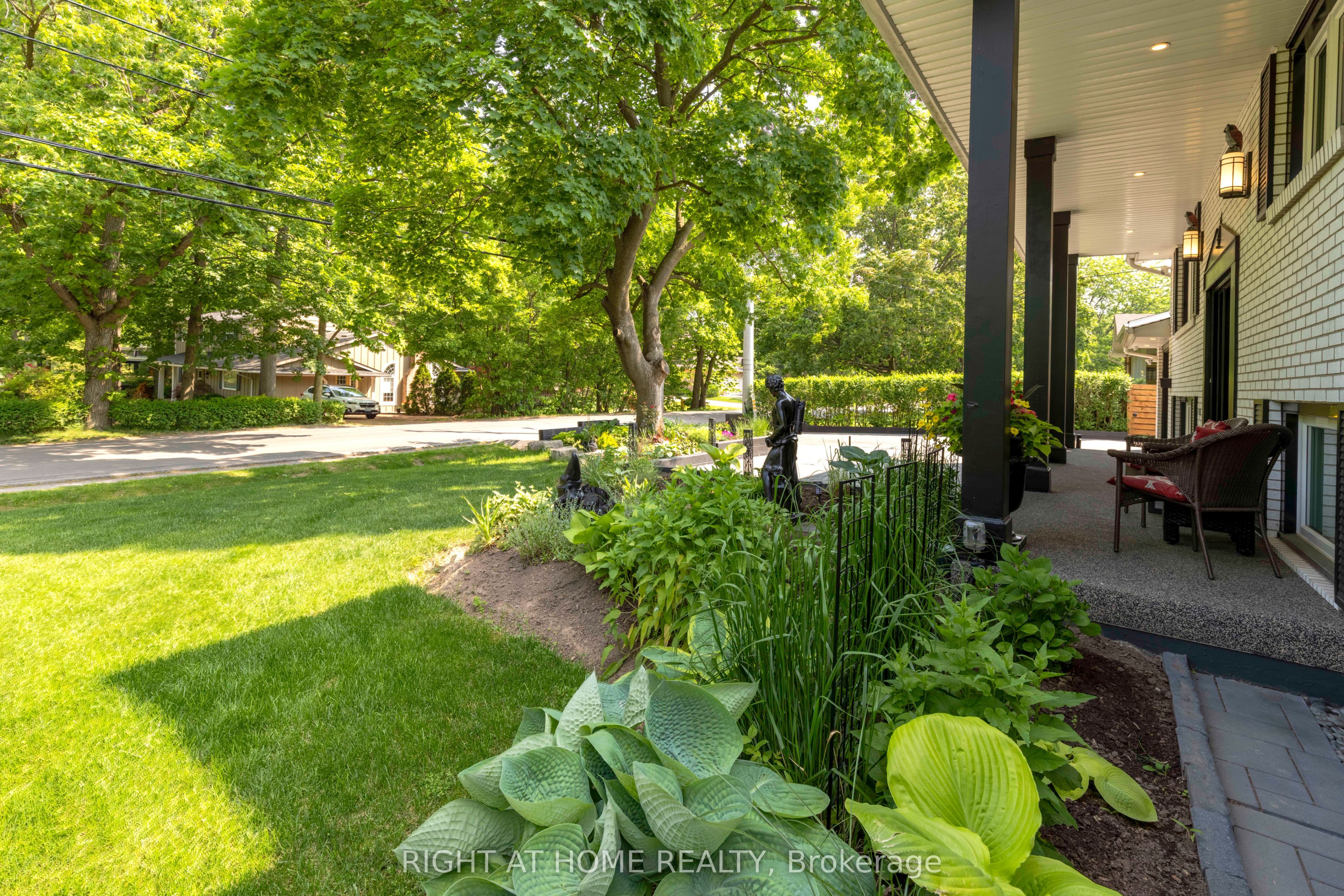 212 Lockhart Drive Property Photo 4