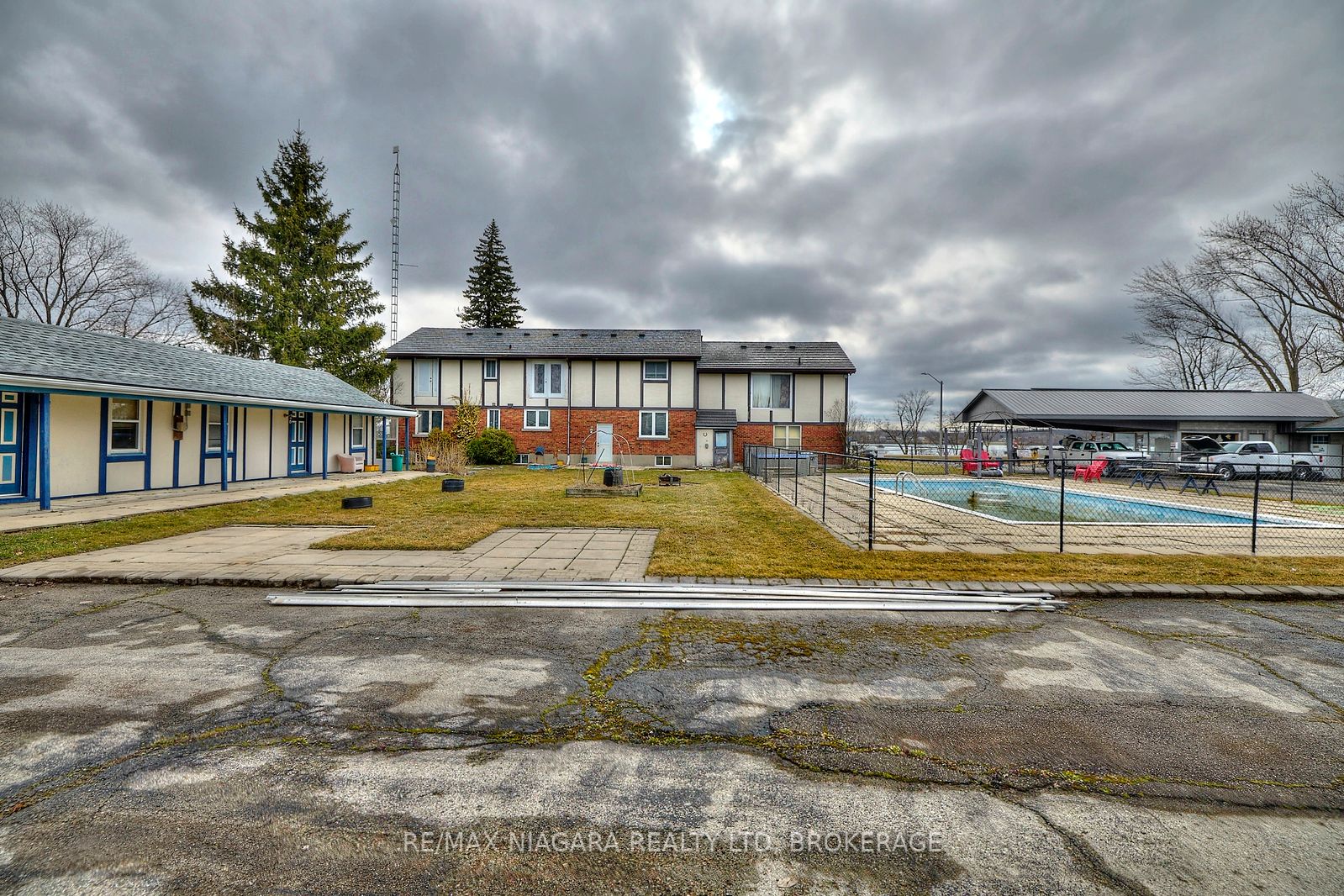 10655 Niagara Parkway Property Photo 2