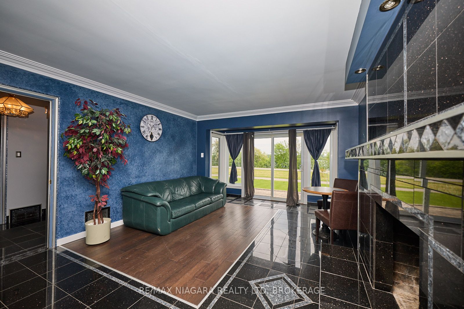10655 Niagara Parkway Property Photo 8