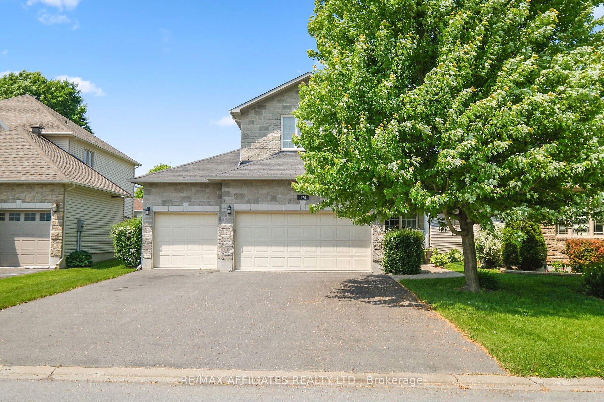 176 Topaze Crescent Property Photo 1