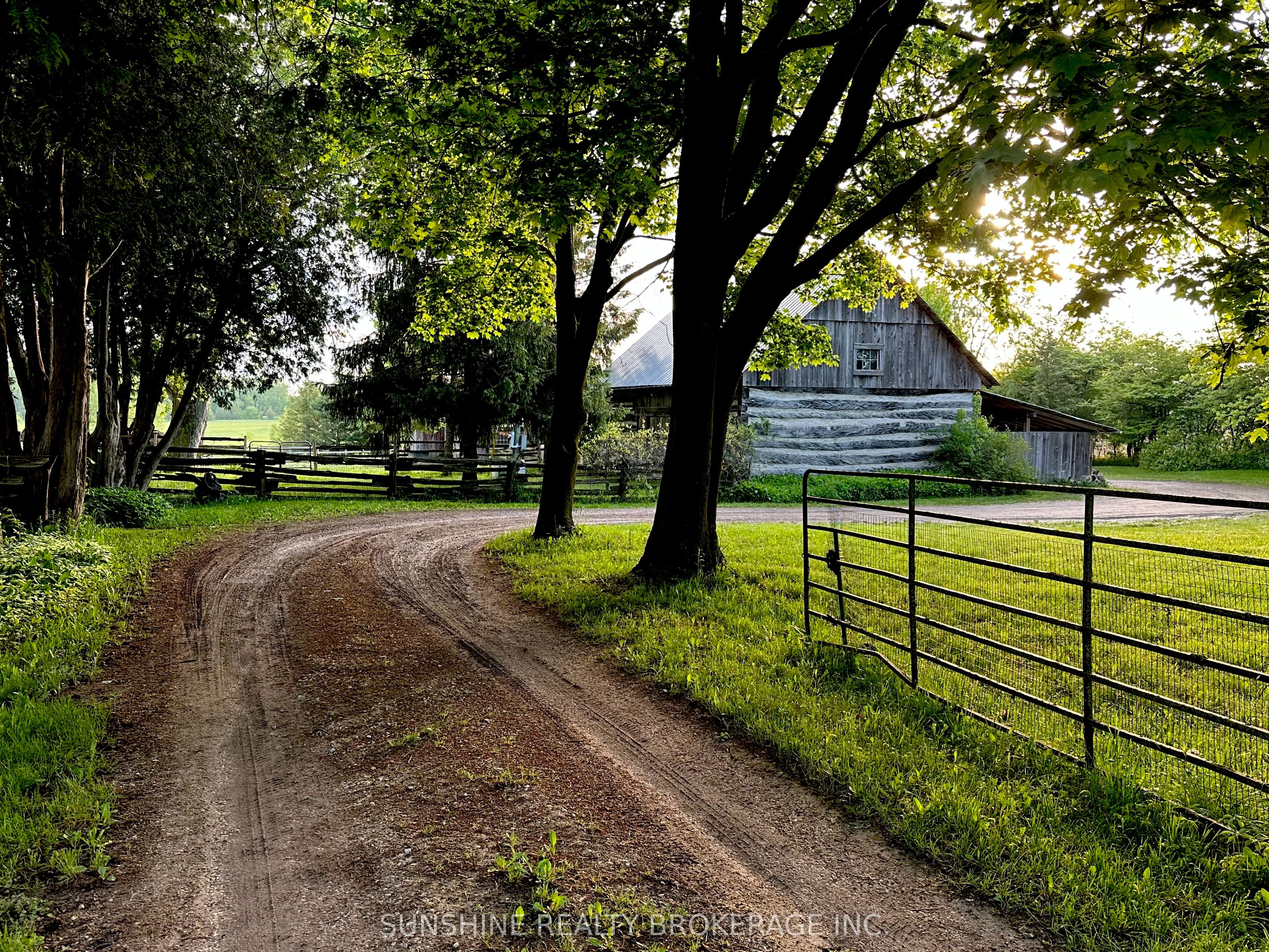 7907 Sixteenth Line Property Photo 3