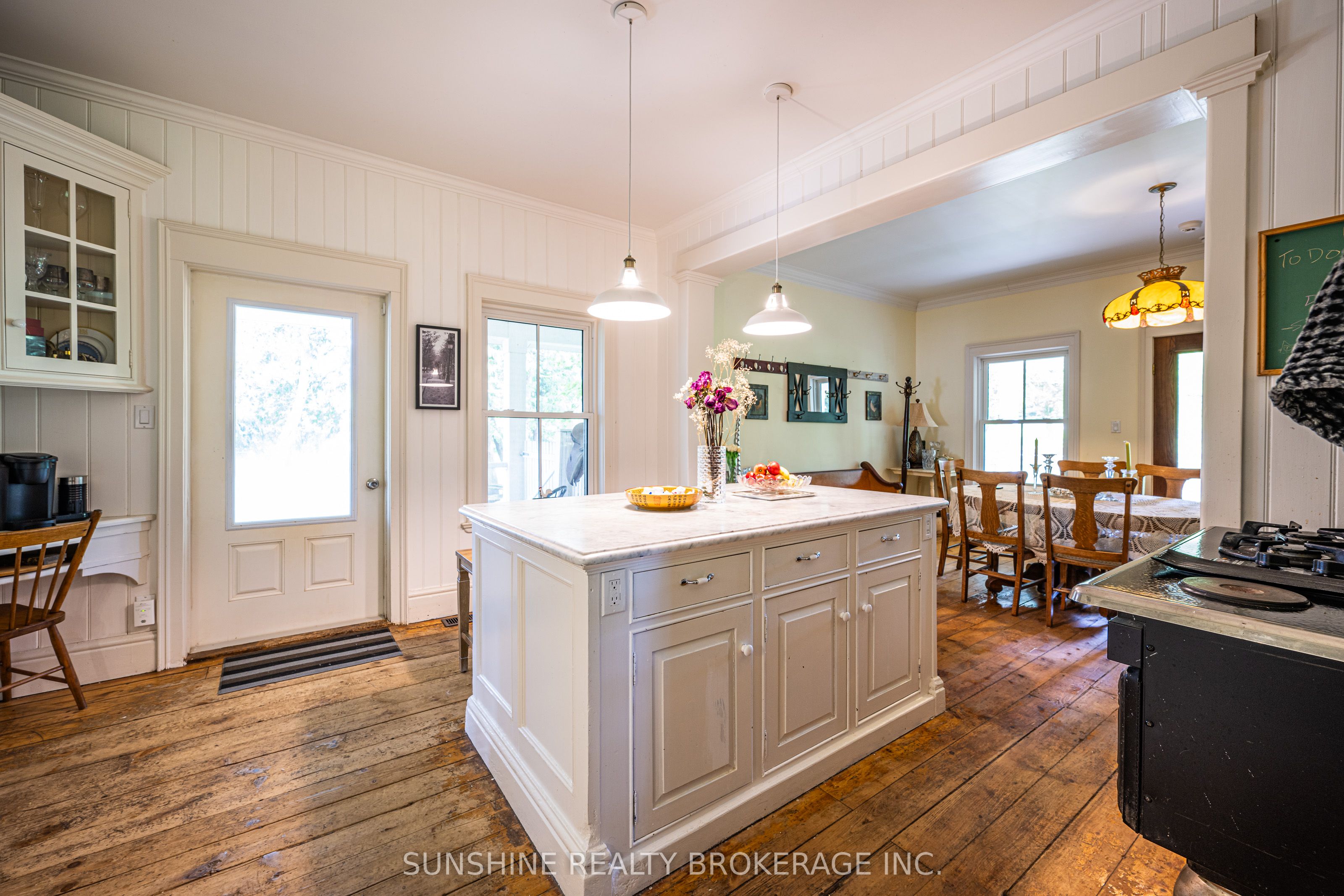 7907 Sixteenth Line Property Photo 9