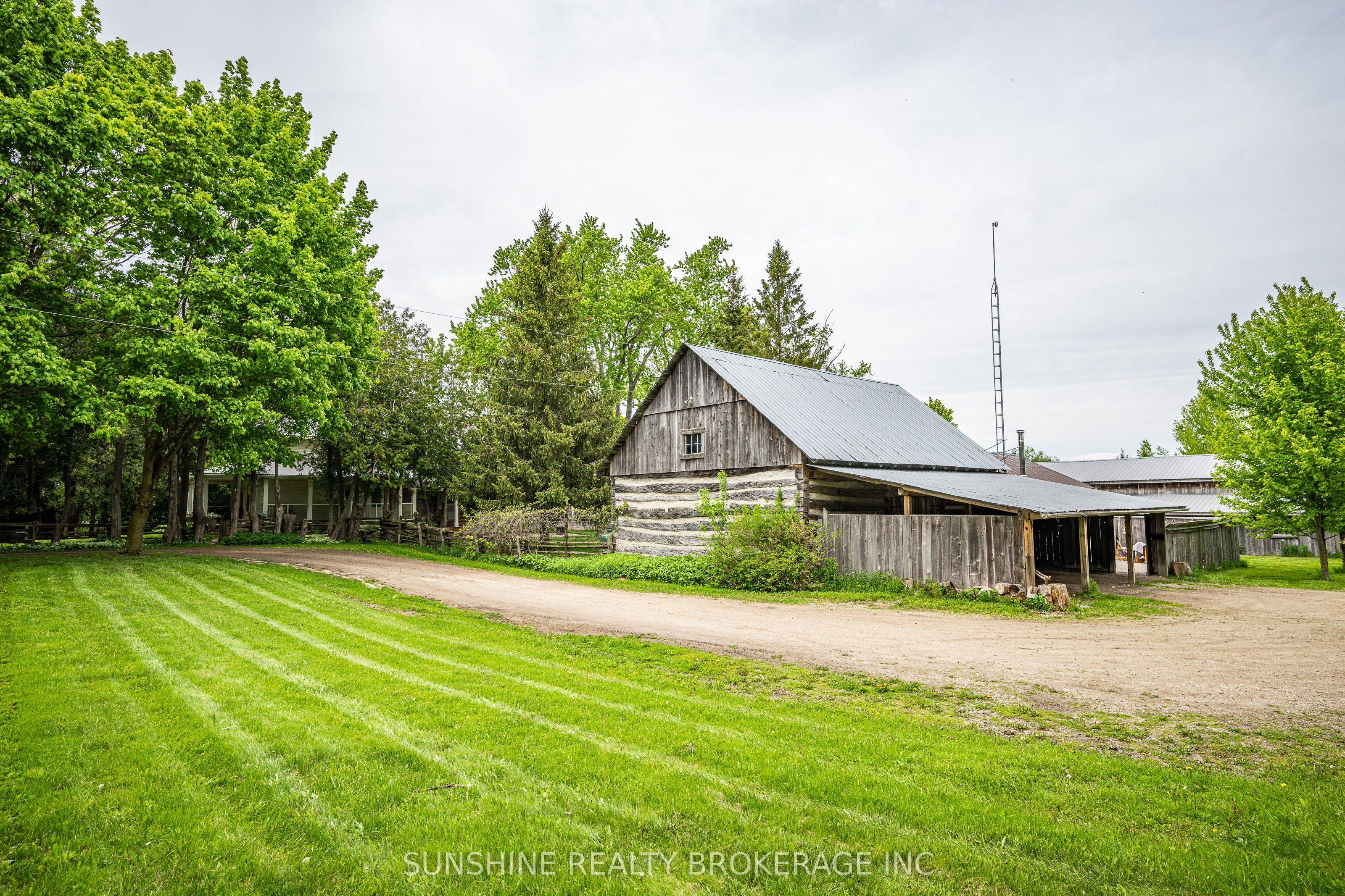 7907 Sixteenth Line Property Photo 20