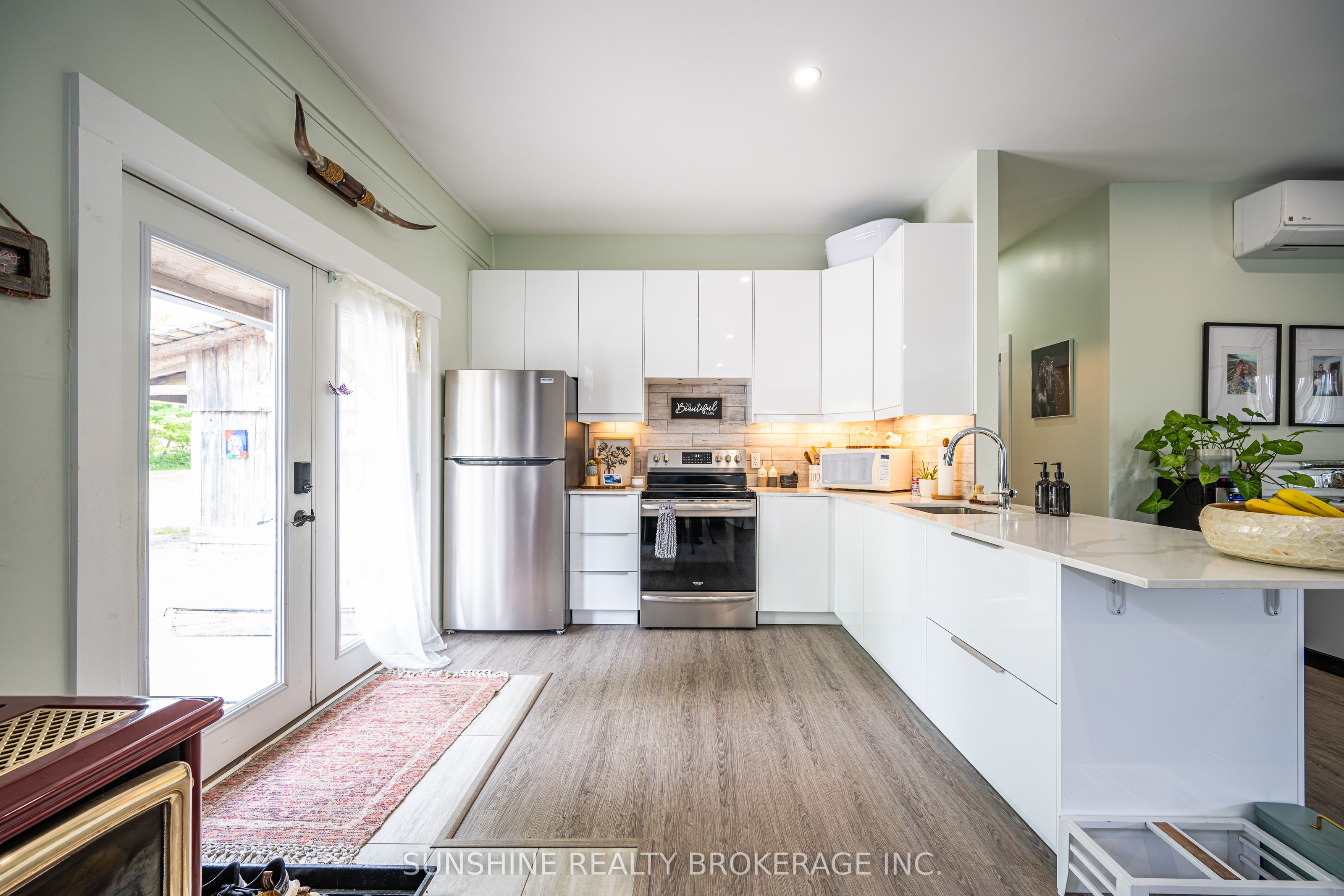 7907 Sixteenth Line Property Photo 23