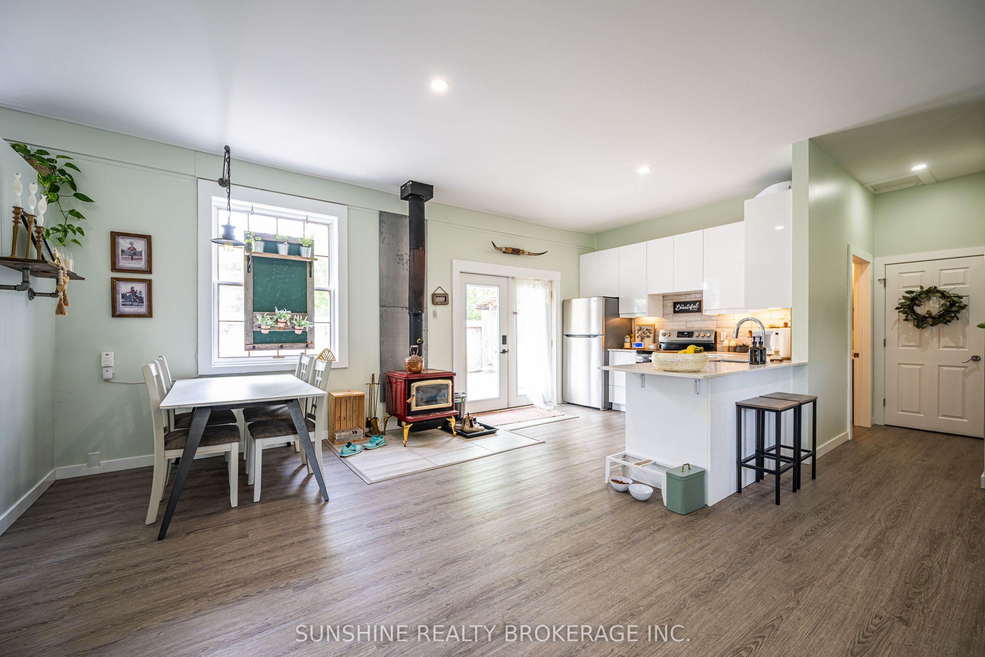 7907 Sixteenth Line Property Photo 24