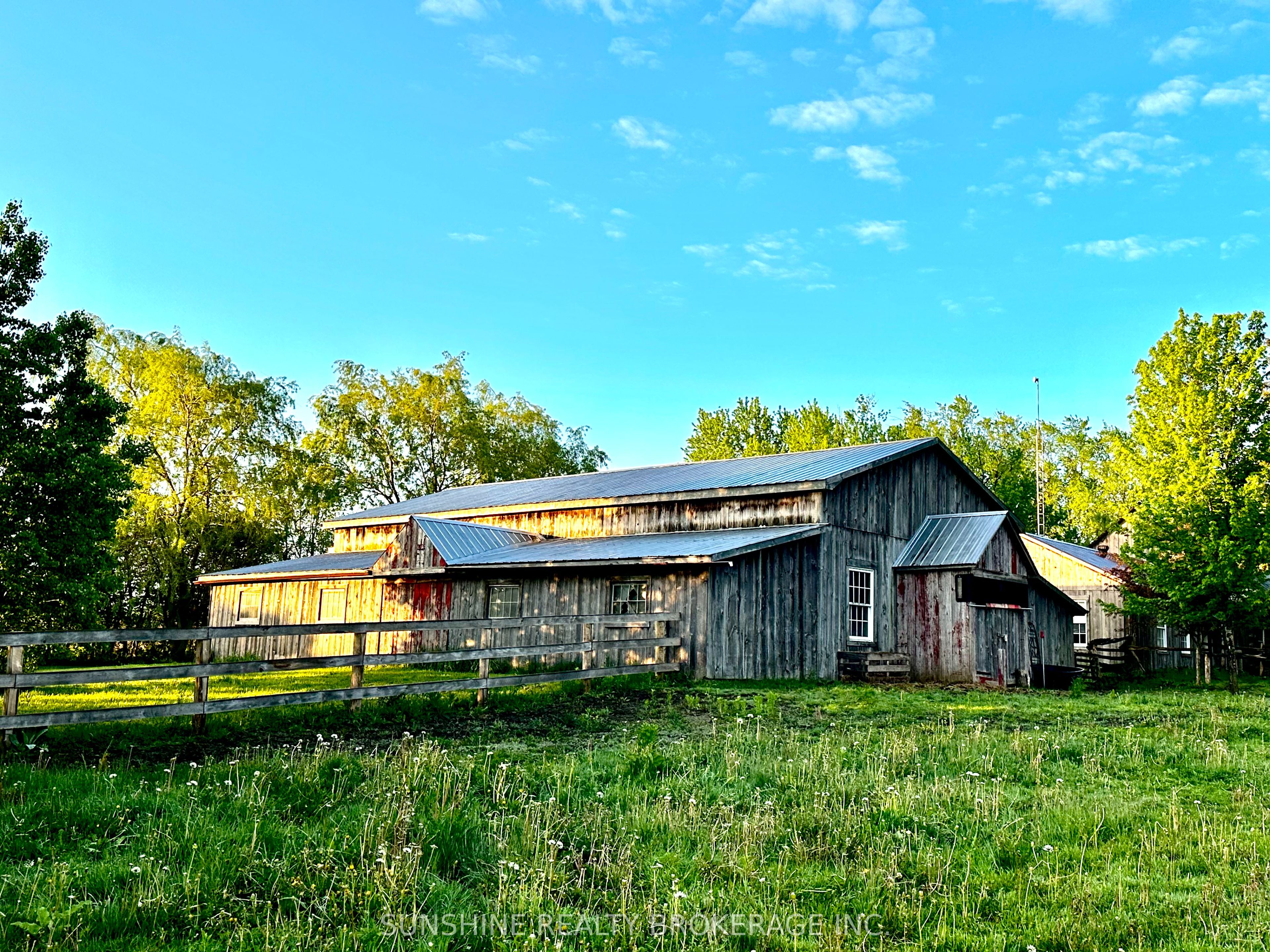 7907 Sixteenth Line Property Photo 26
