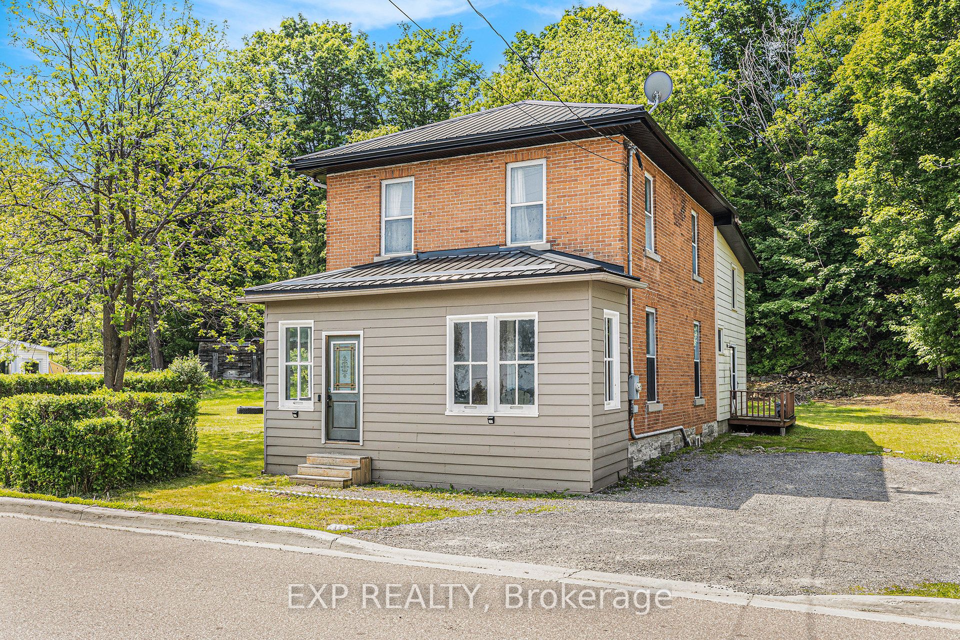 1589 River Road Property Photo 1