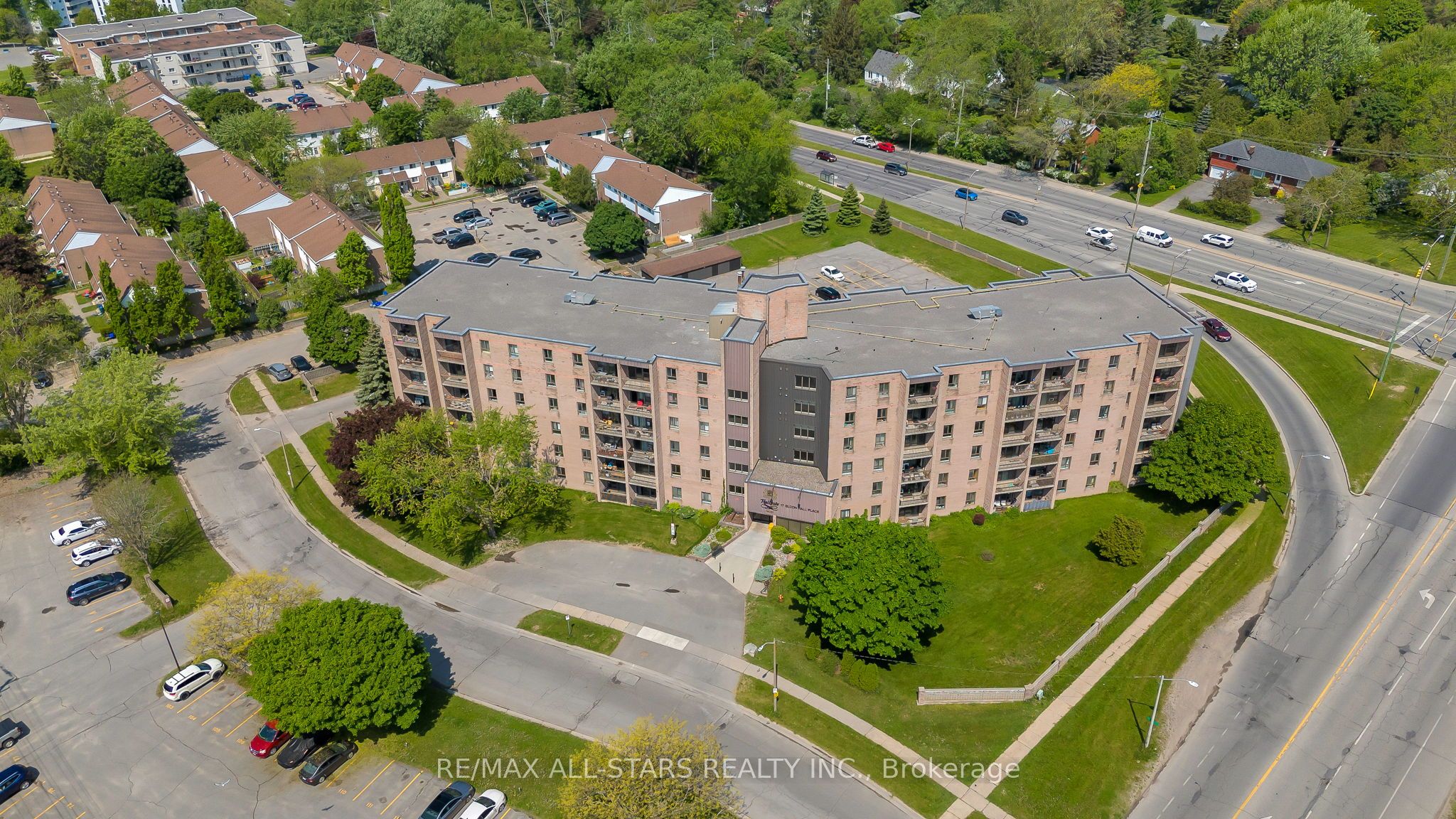 17 Eldon Hall Pl Property Photo 1