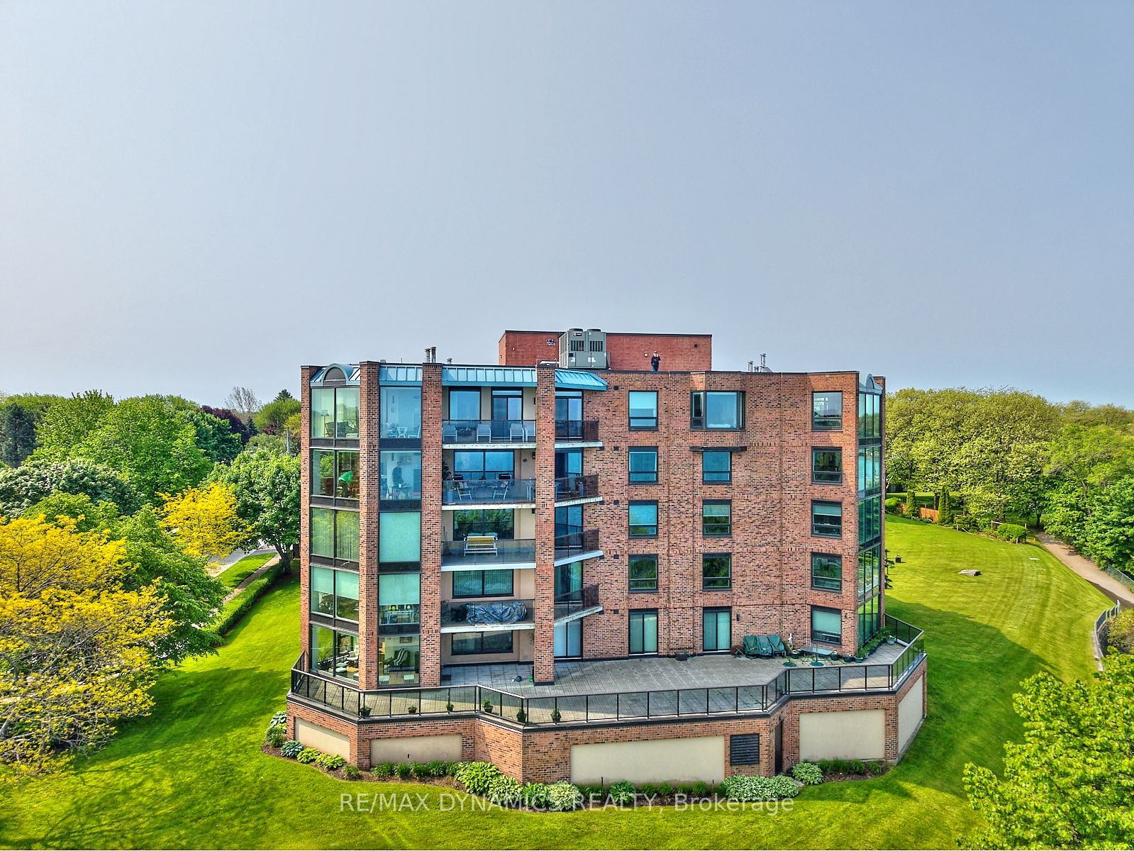 701 Geneva Street 1504 Property Photo 3