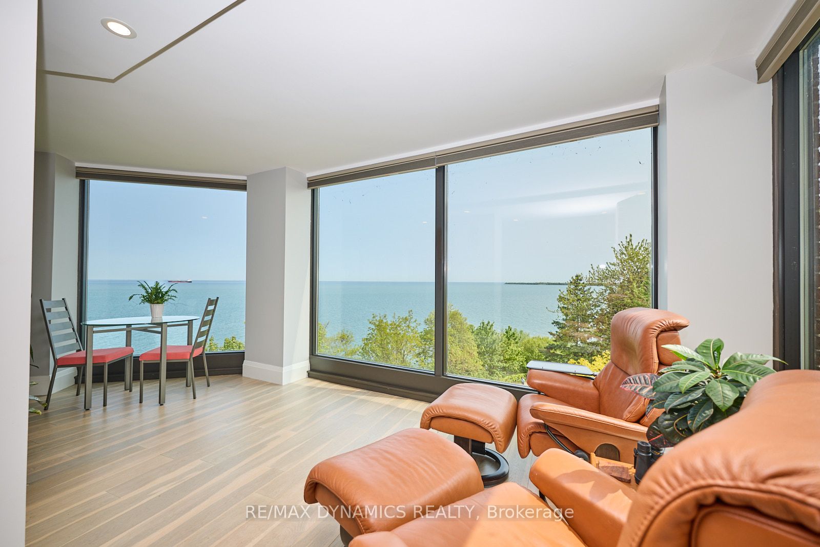 701 Geneva Street 1504 Property Photo 6