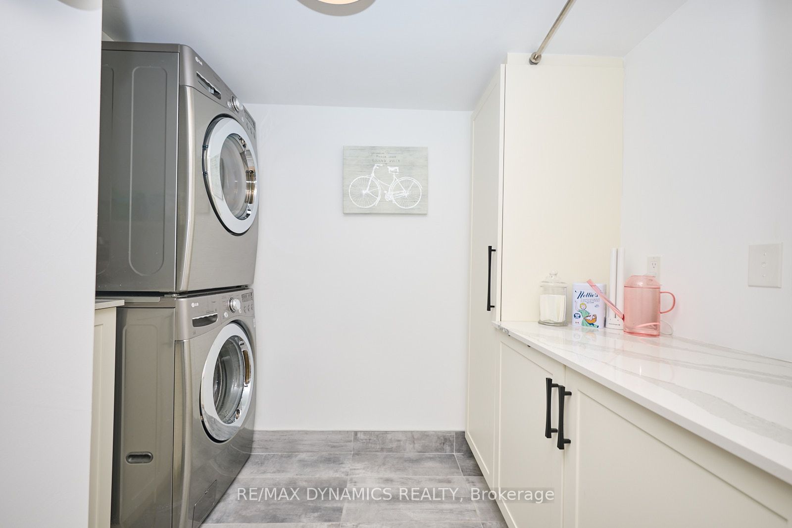 701 Geneva Street 1504 Property Photo 23