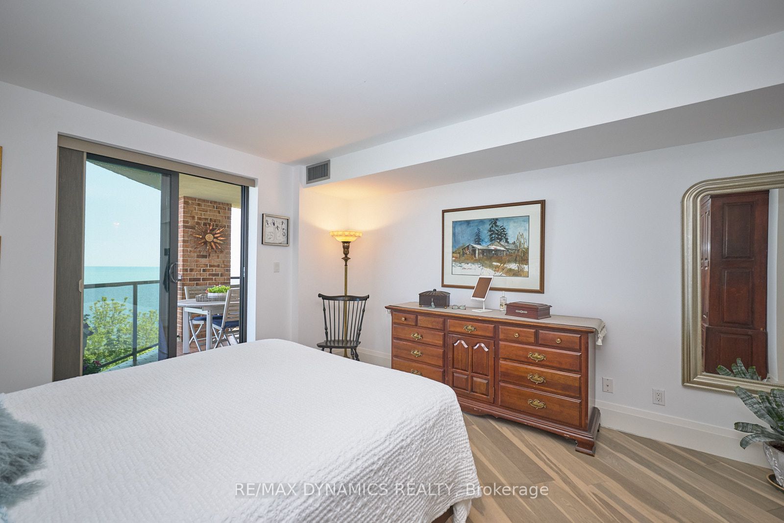 701 Geneva Street 1504 Property Photo 27