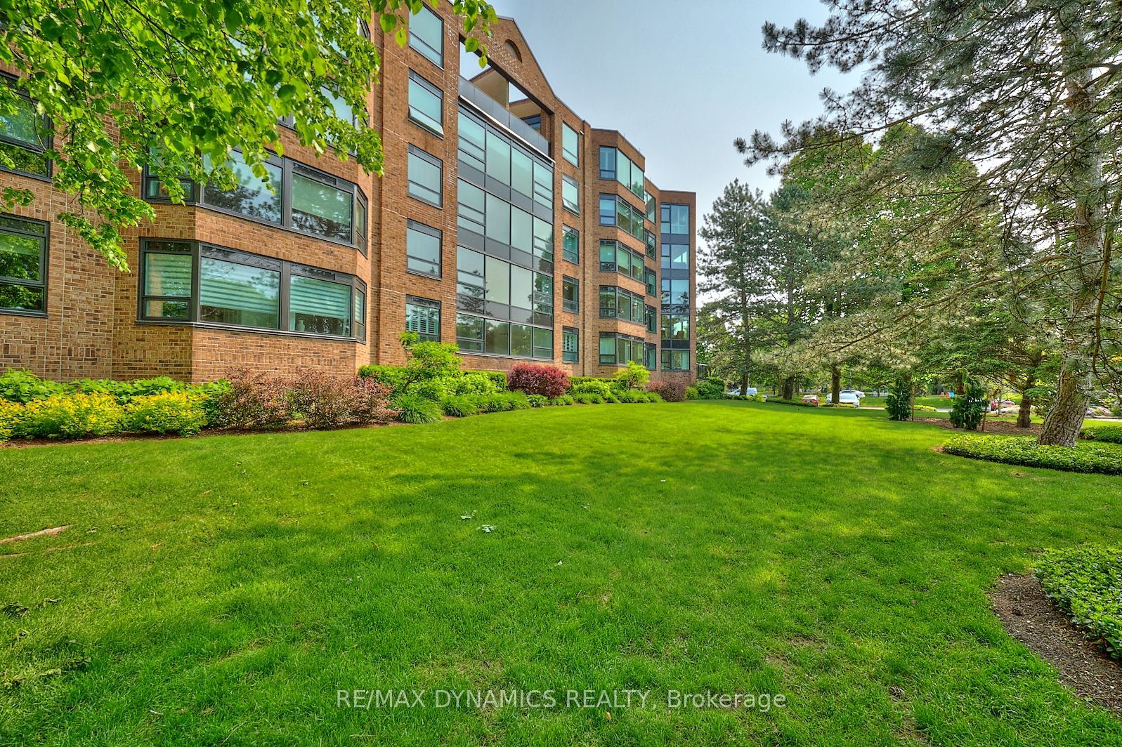 701 Geneva Street 1504 Property Photo 38