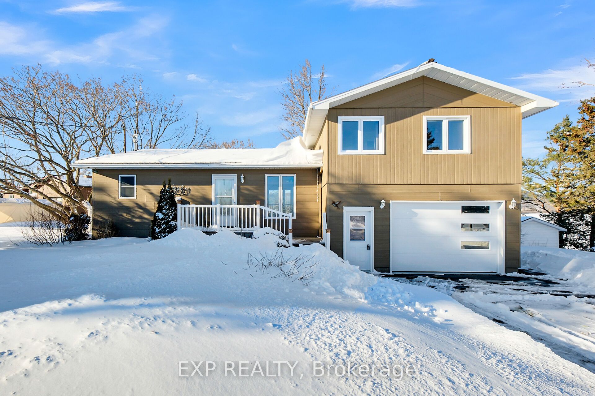 425 Du Domaine Road Property Photo 1