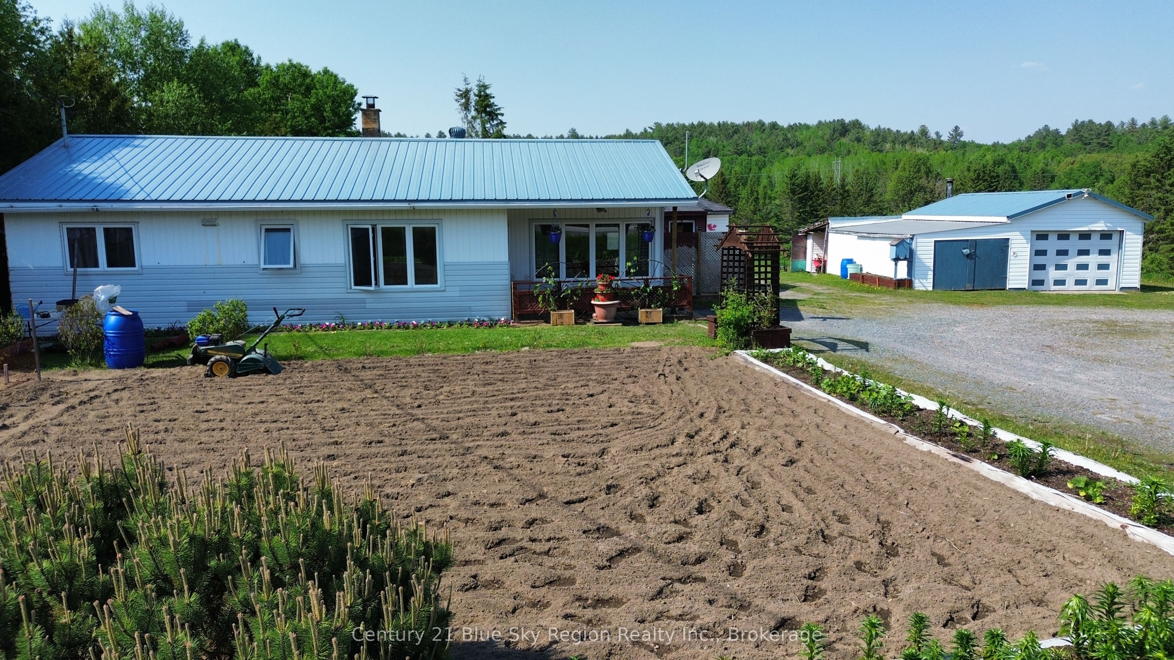 7707 17 Hwy E