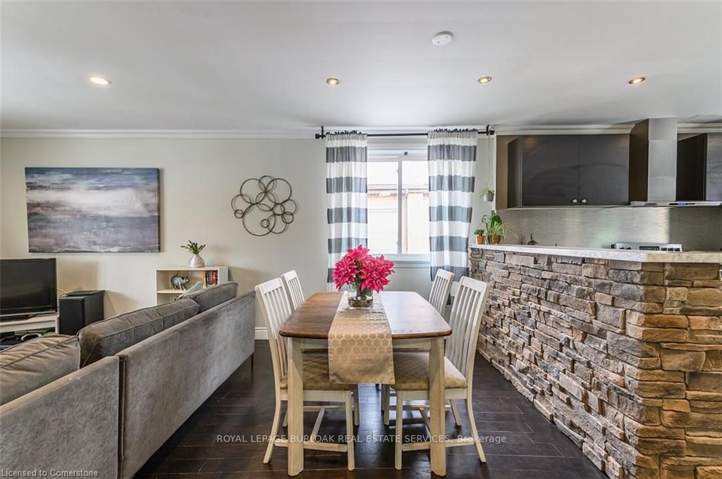 376 Talbot Street Upper Property Photo 4