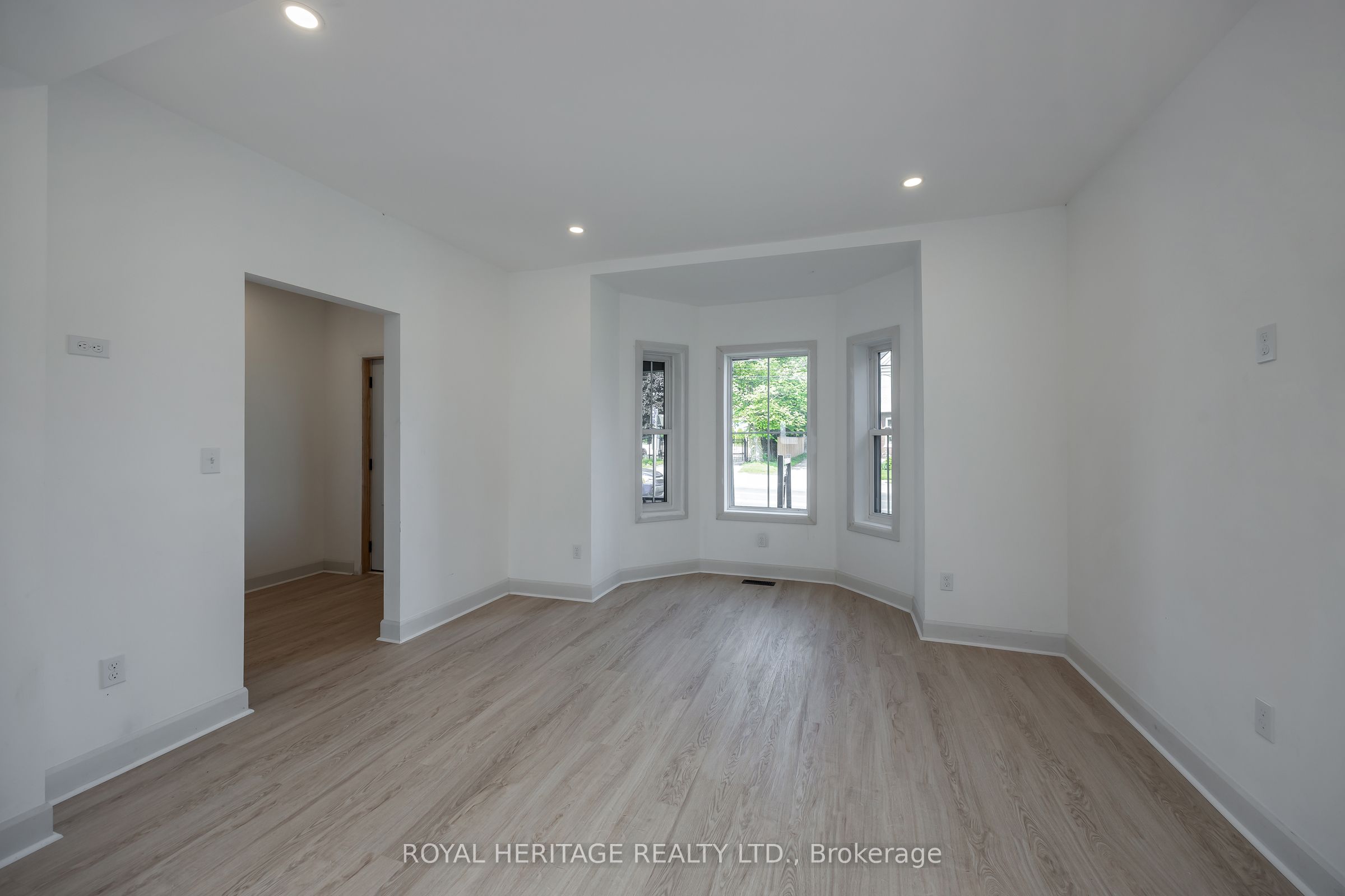 413 Division Street Property Photo 8