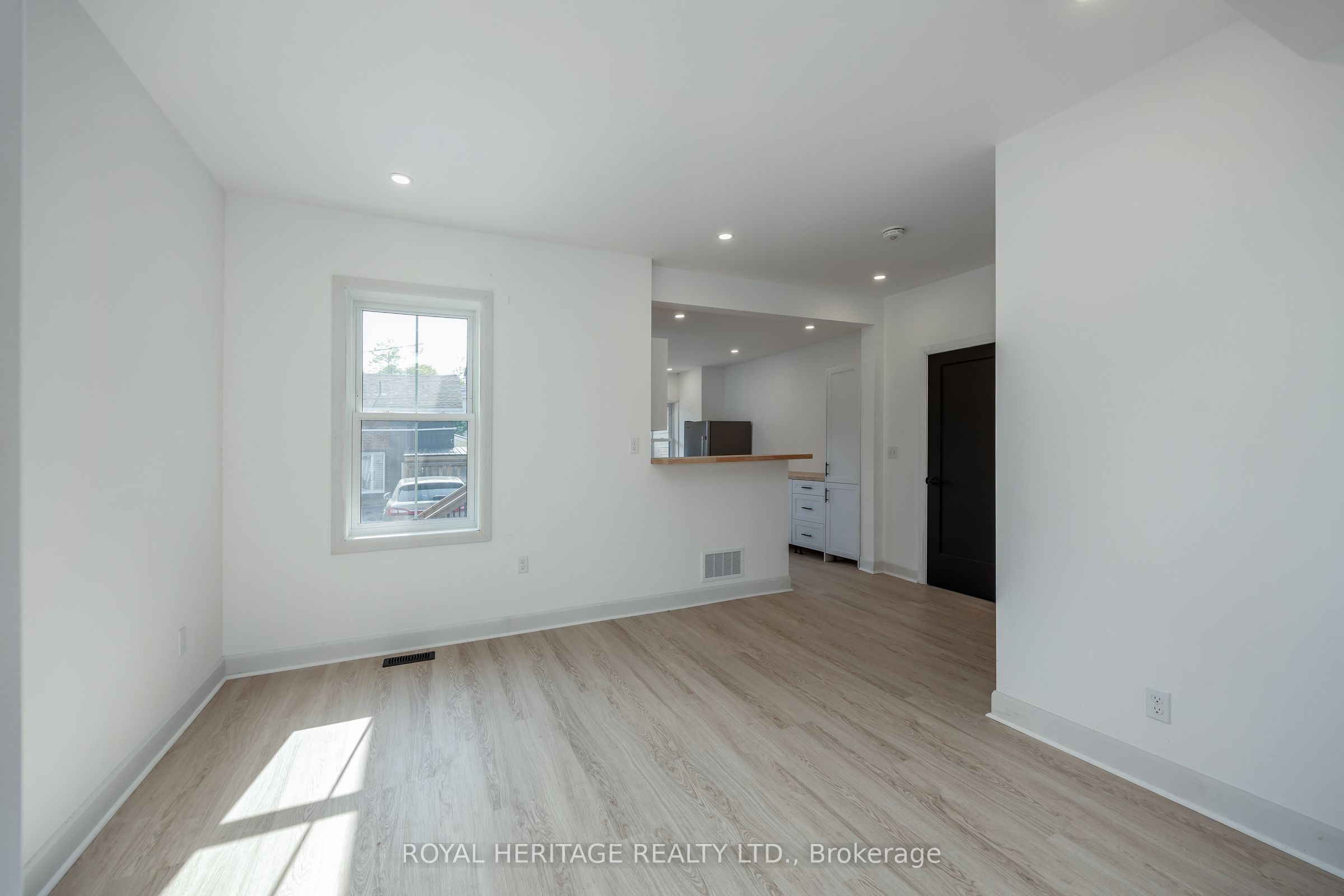 413 Division Street Property Photo 10