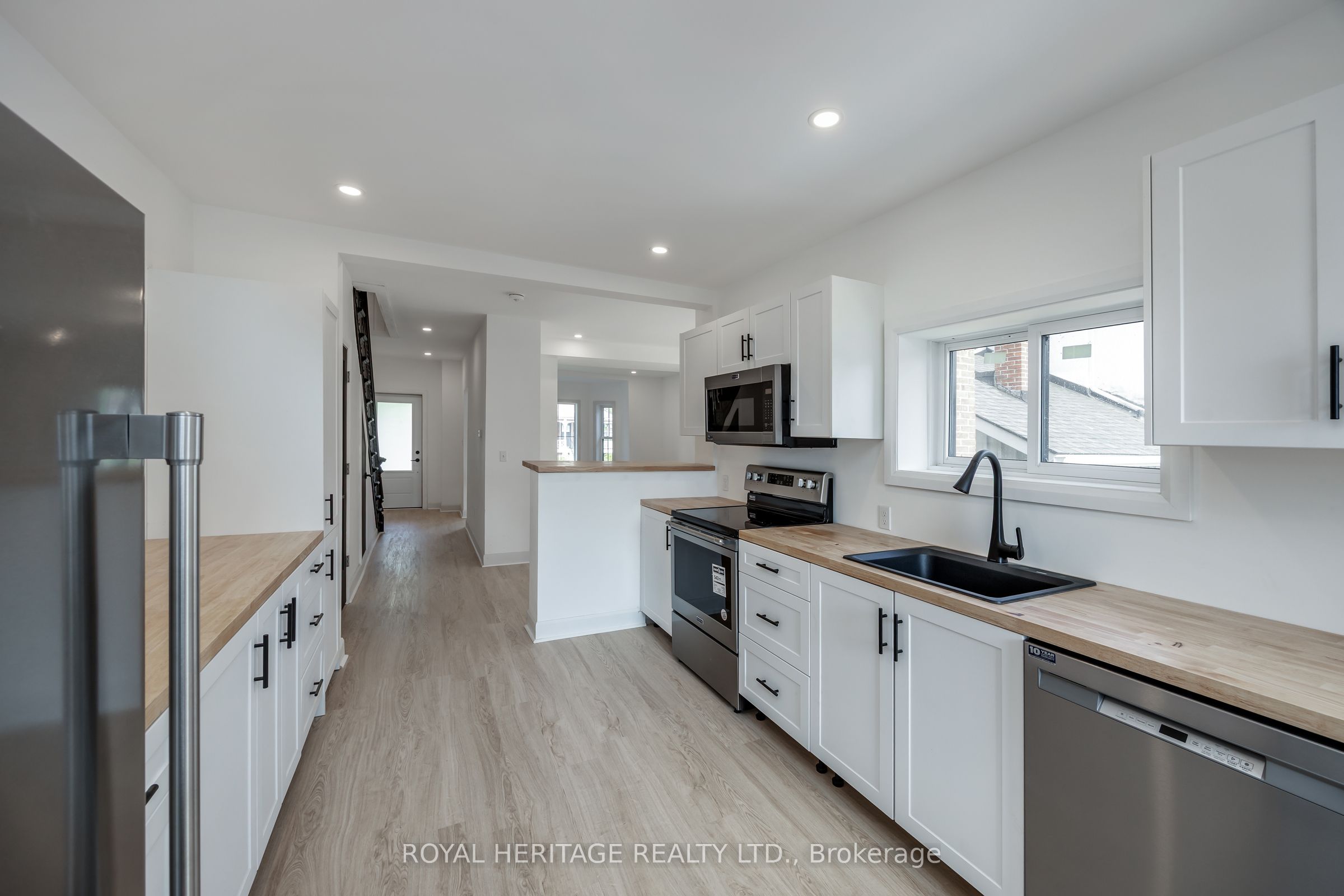413 Division Street Property Photo 14