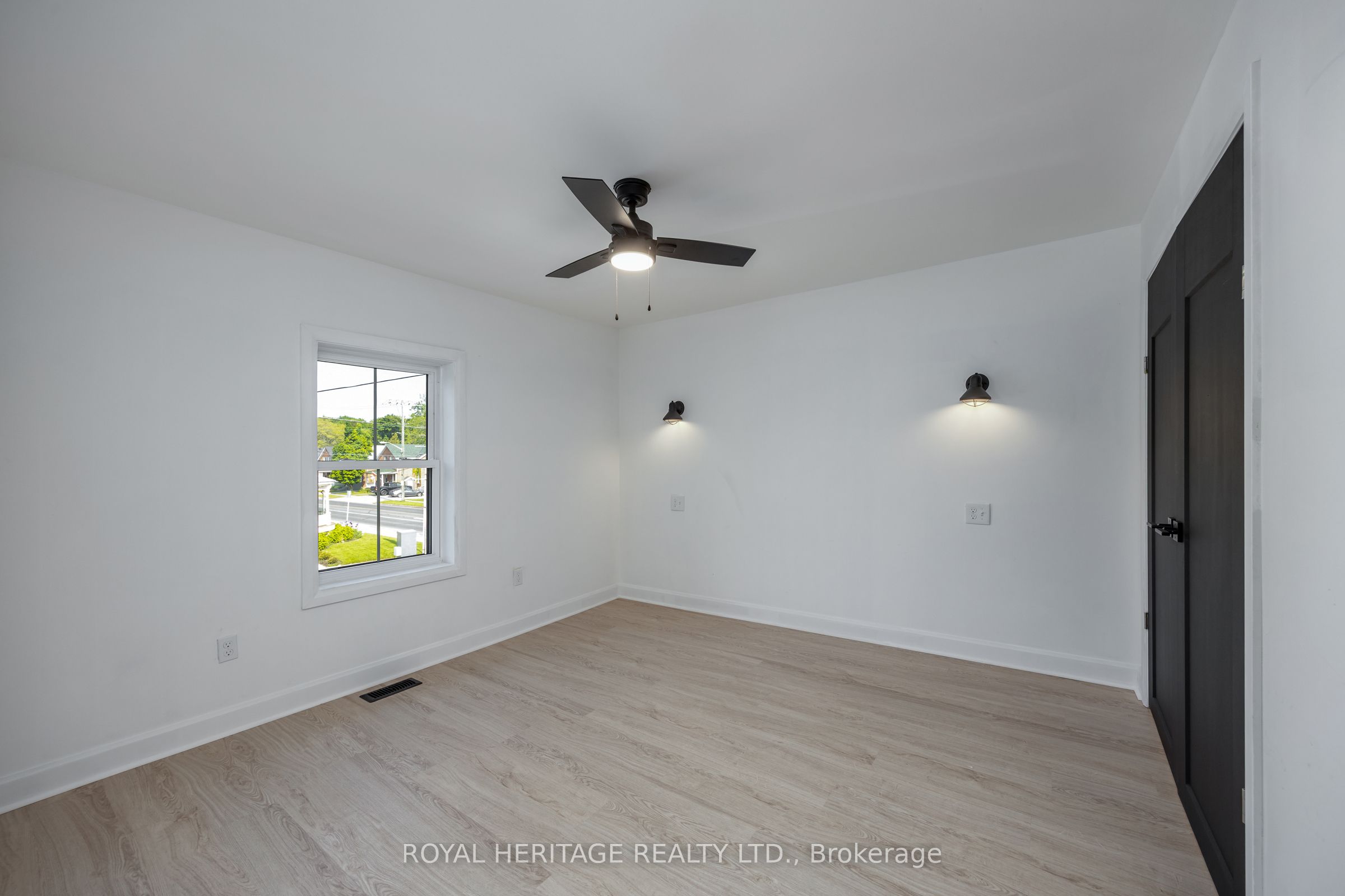 413 Division Street Property Photo 17
