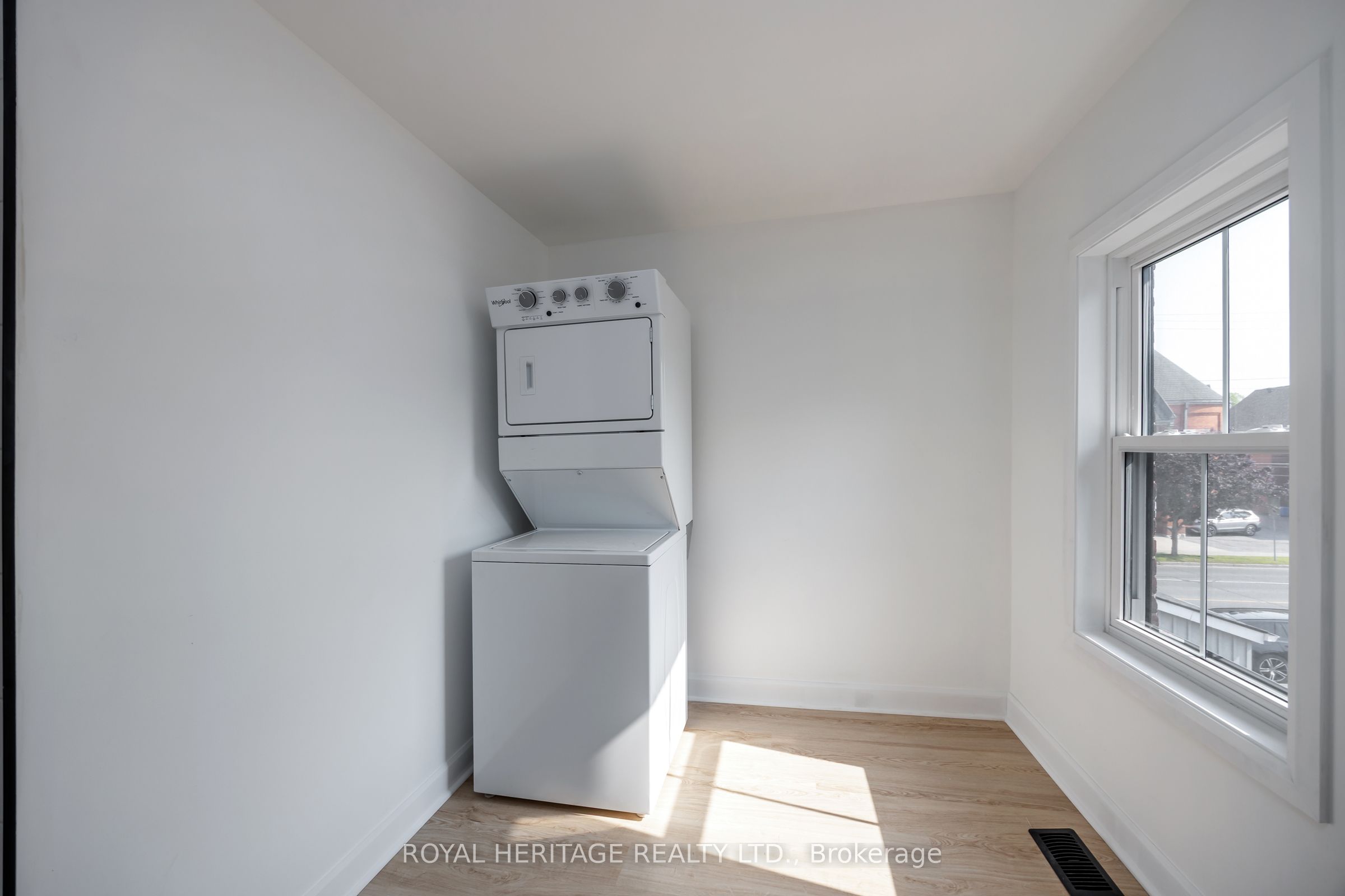 413 Division Street Property Photo 22