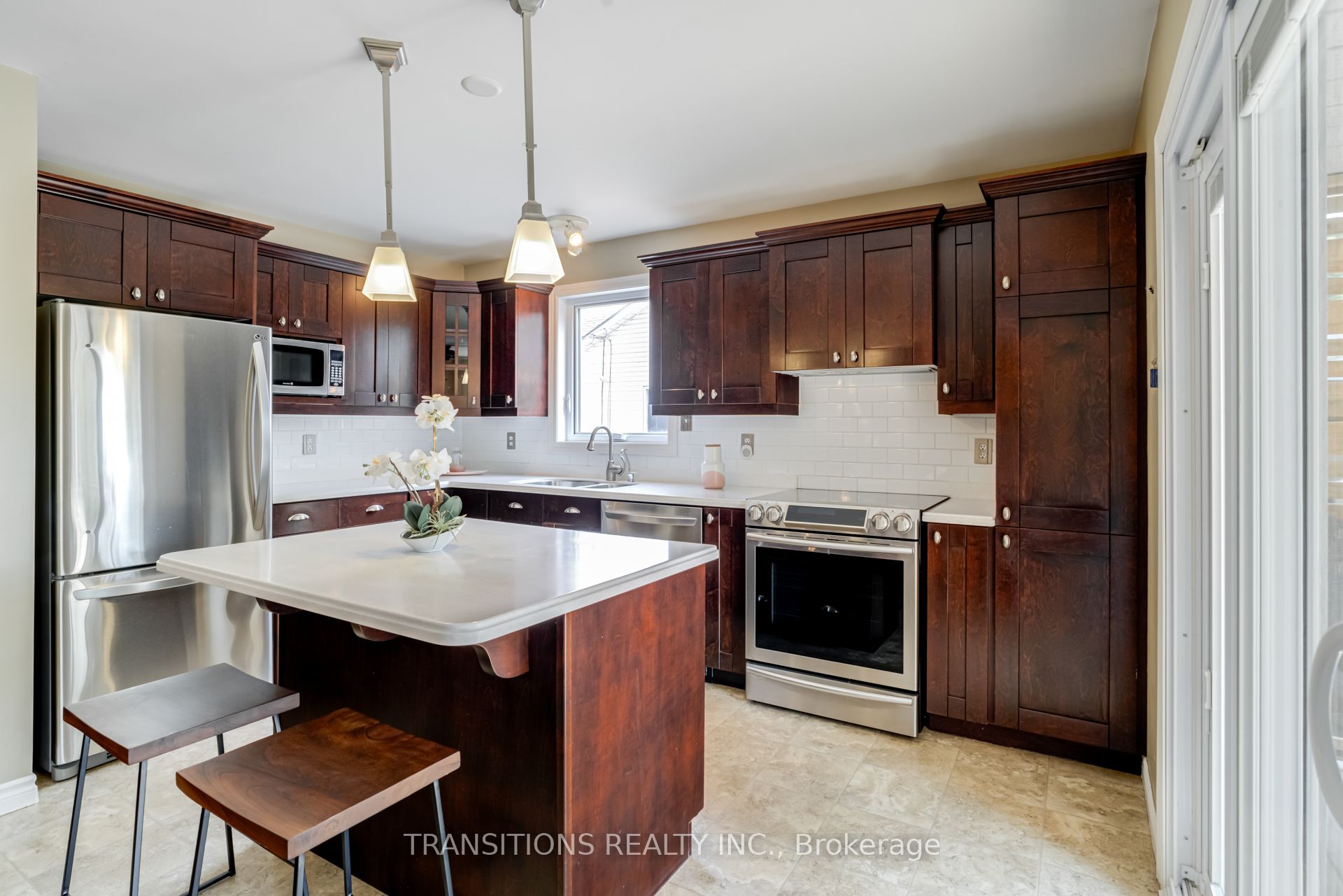 341 Mathew Street Property Photo 10