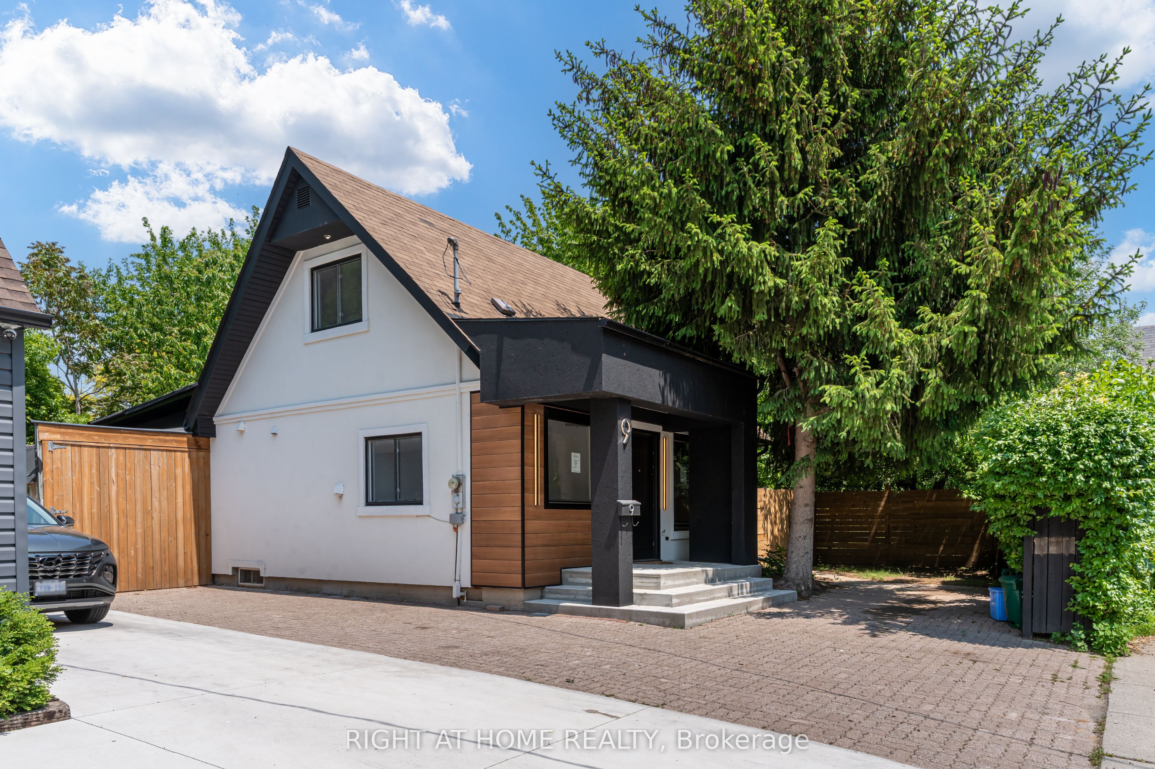 9 Belfast Court Property Photo 1